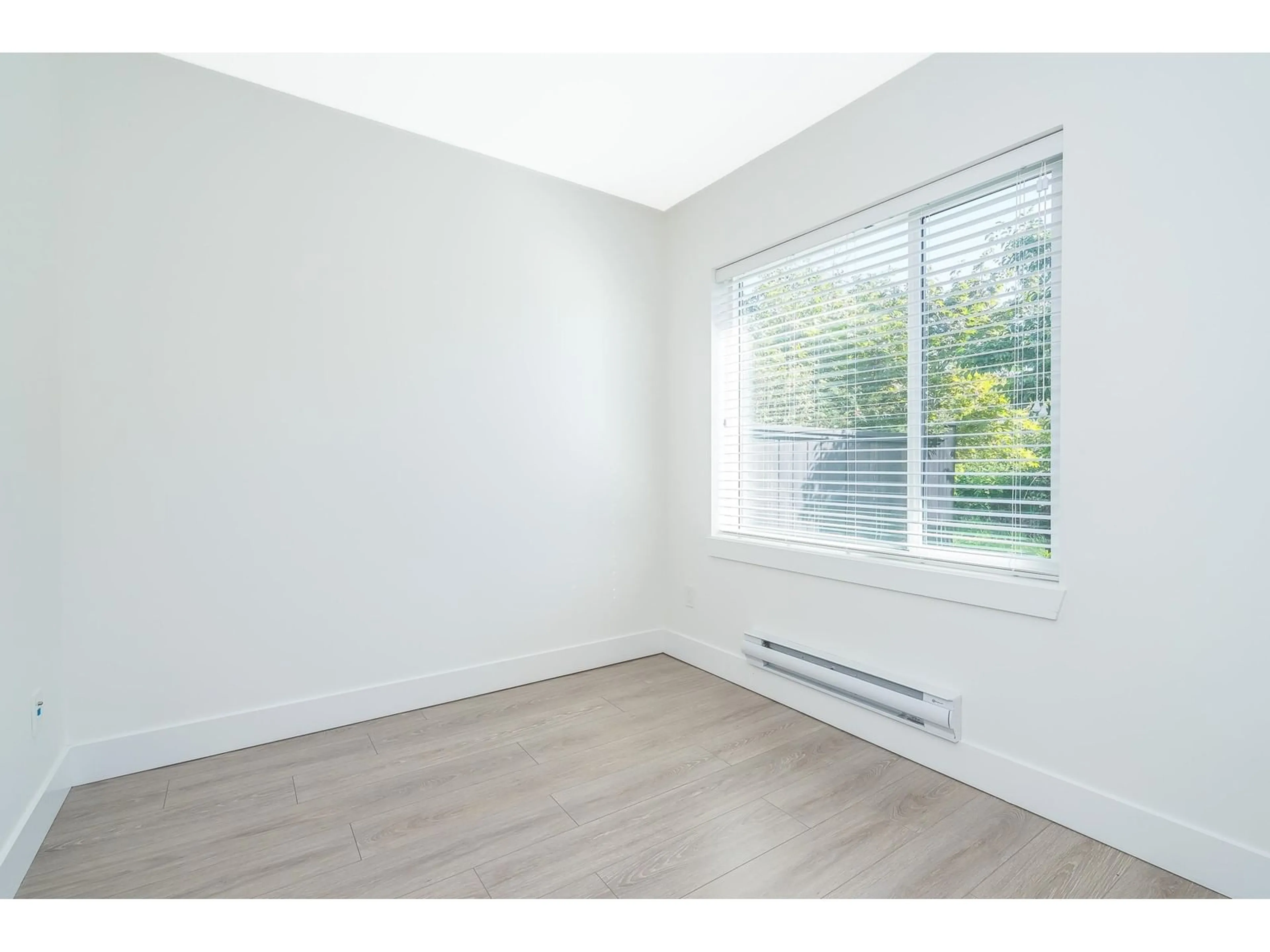 A pic of a room, wood floors for 9 16433 19 AVENUE, Surrey British Columbia V4A9M5