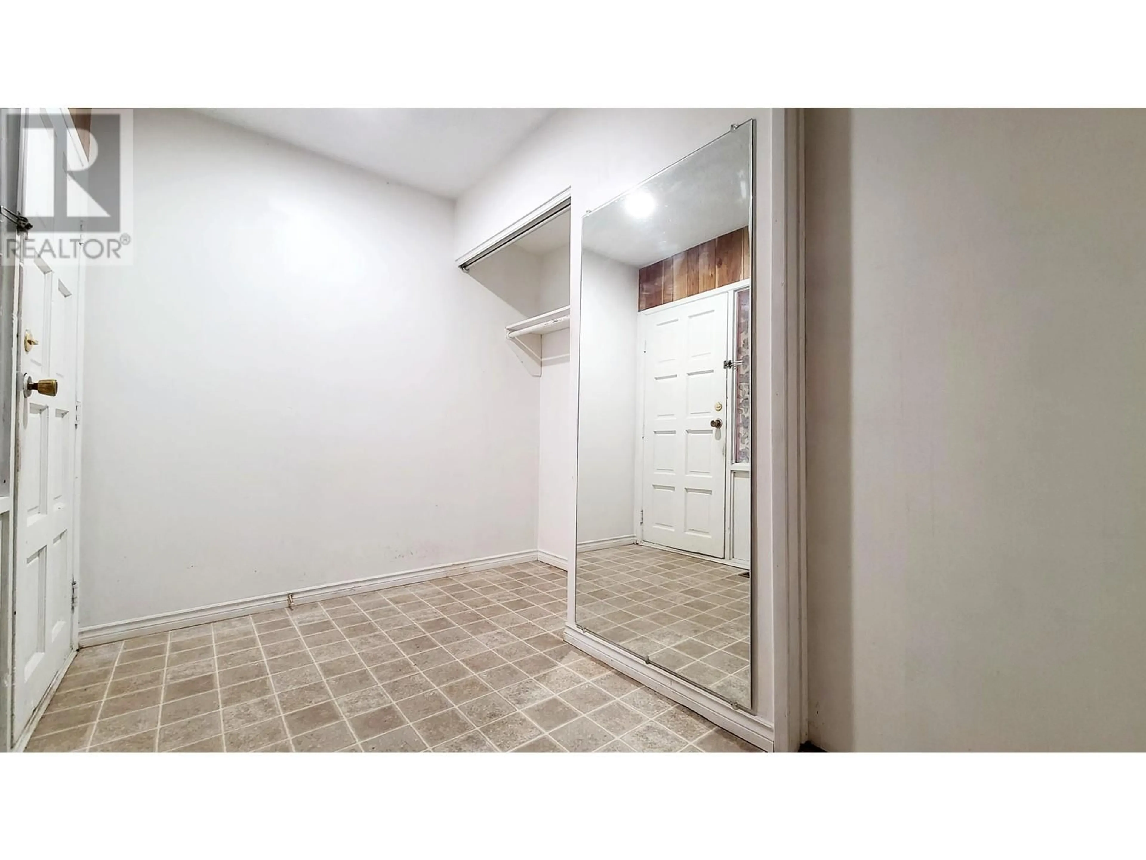 Storage room or clothes room or walk-in closet for 4145 NORFOLK STREET, Burnaby British Columbia V5G1E8