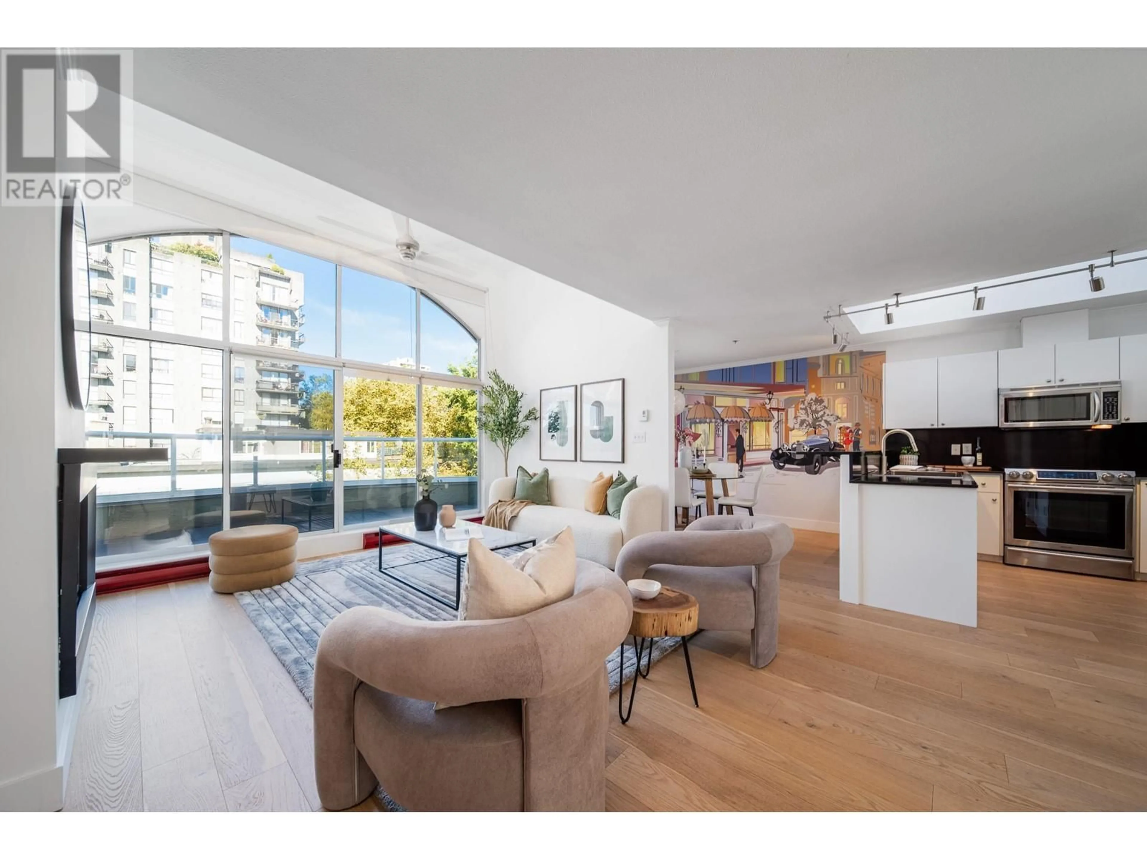 Living room, wood floors for PH2 950 BIDWELL STREET, Vancouver British Columbia V6G2J9