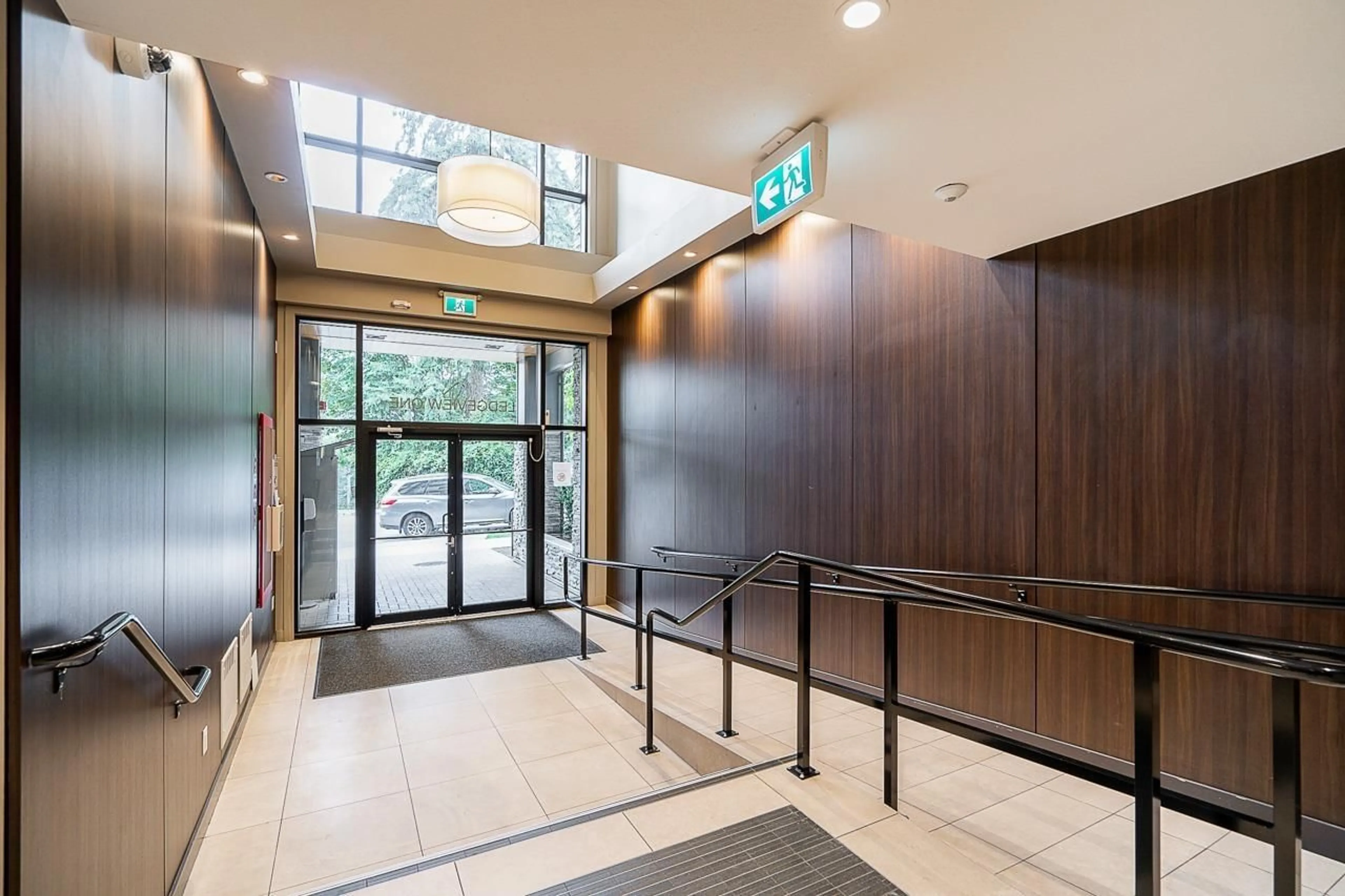 Indoor foyer, unknown floor for 005 11077 RAVINE ROAD, Surrey British Columbia V3T0R7