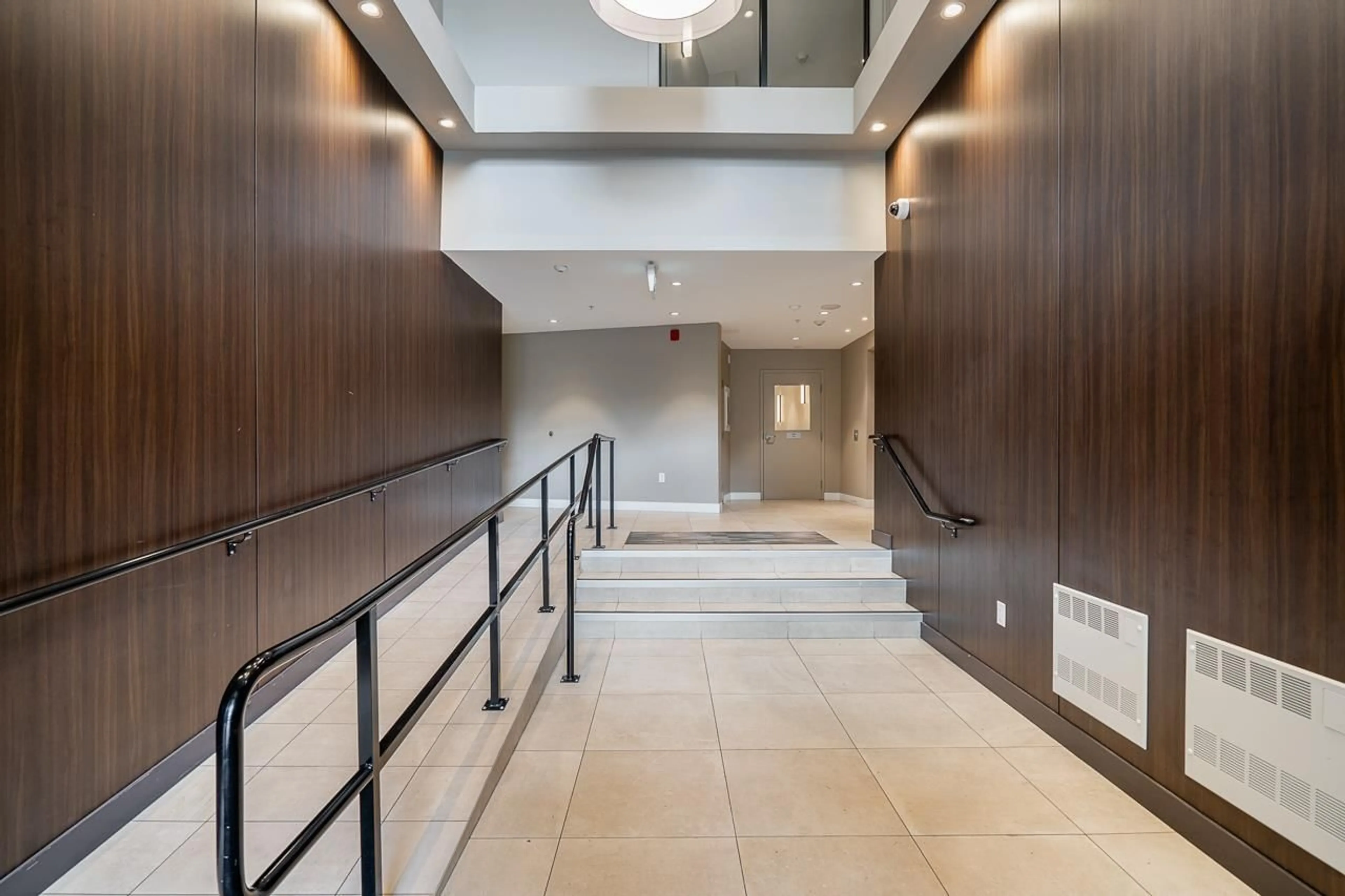 Indoor foyer, cement floor for 005 11077 RAVINE ROAD, Surrey British Columbia V3T0R7