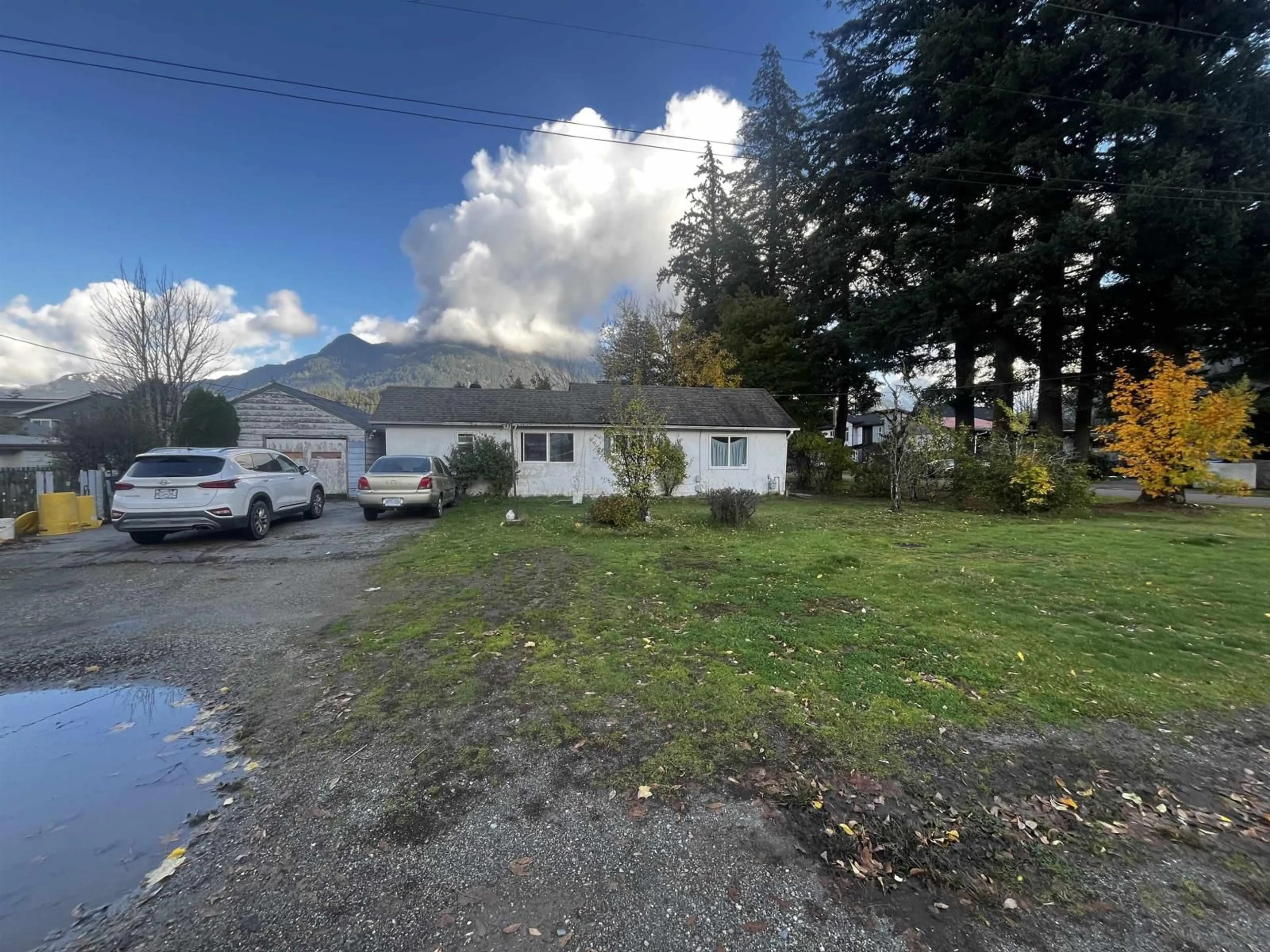 Frontside or backside of a home, the street view for 417 HUDSON BAY STREET, Hope British Columbia V0X1L0