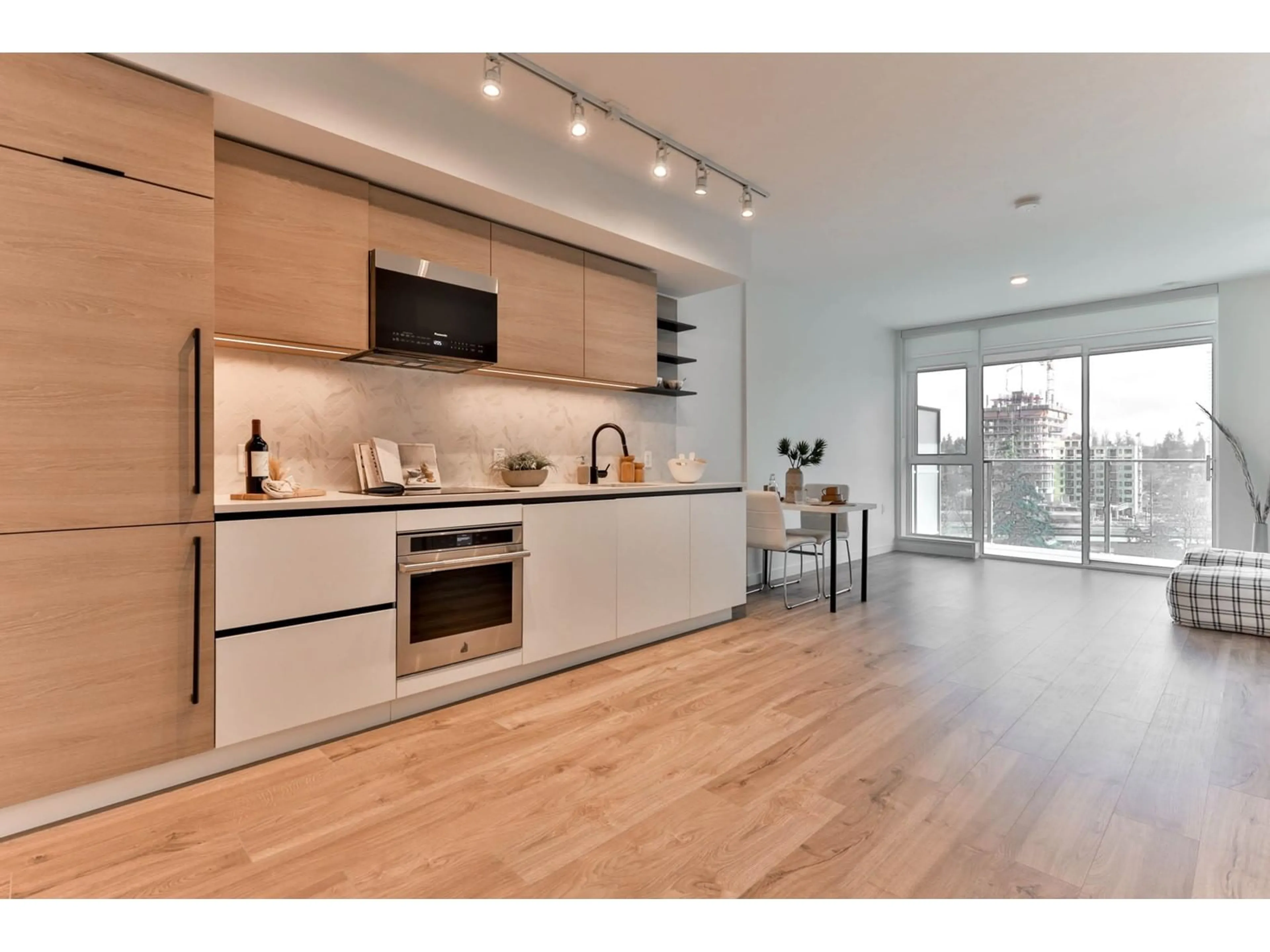 Open concept kitchen for 707 10448 UNIVERSITY DRIVE, Surrey British Columbia V3T0S7