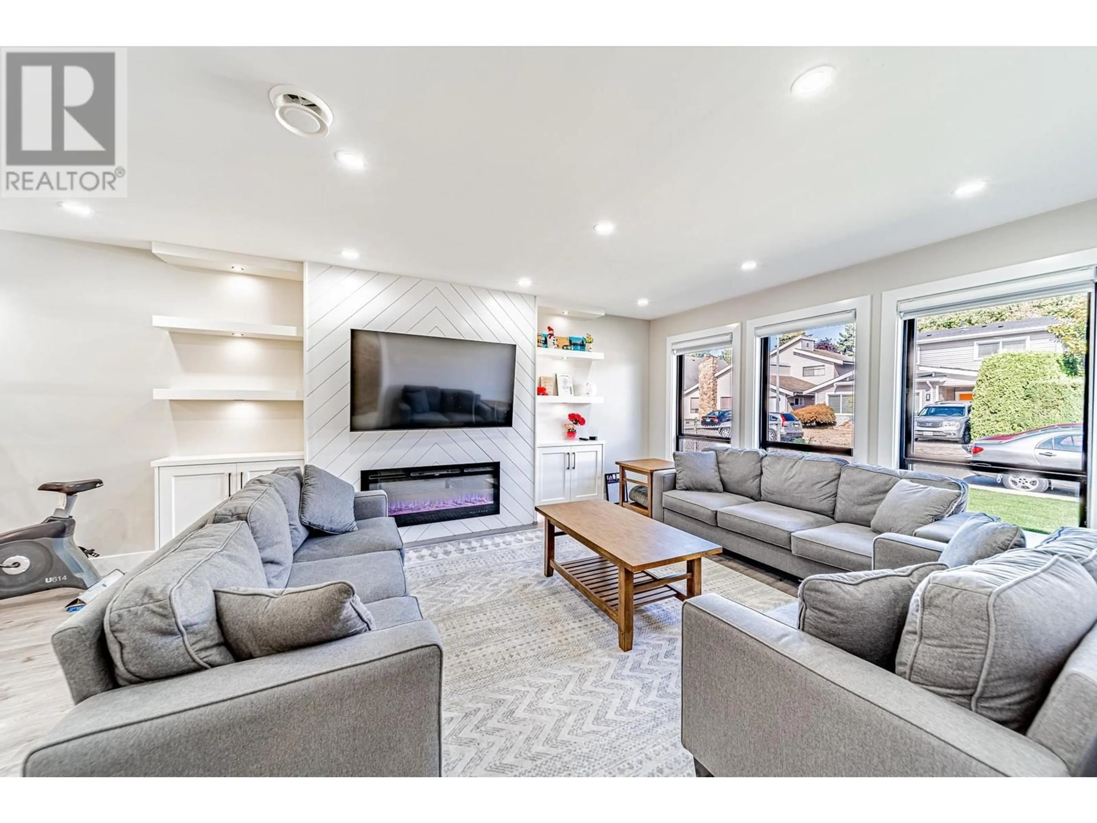 Living room, wood floors for 11366 KINGCOME AVENUE, Richmond British Columbia V7A4W3