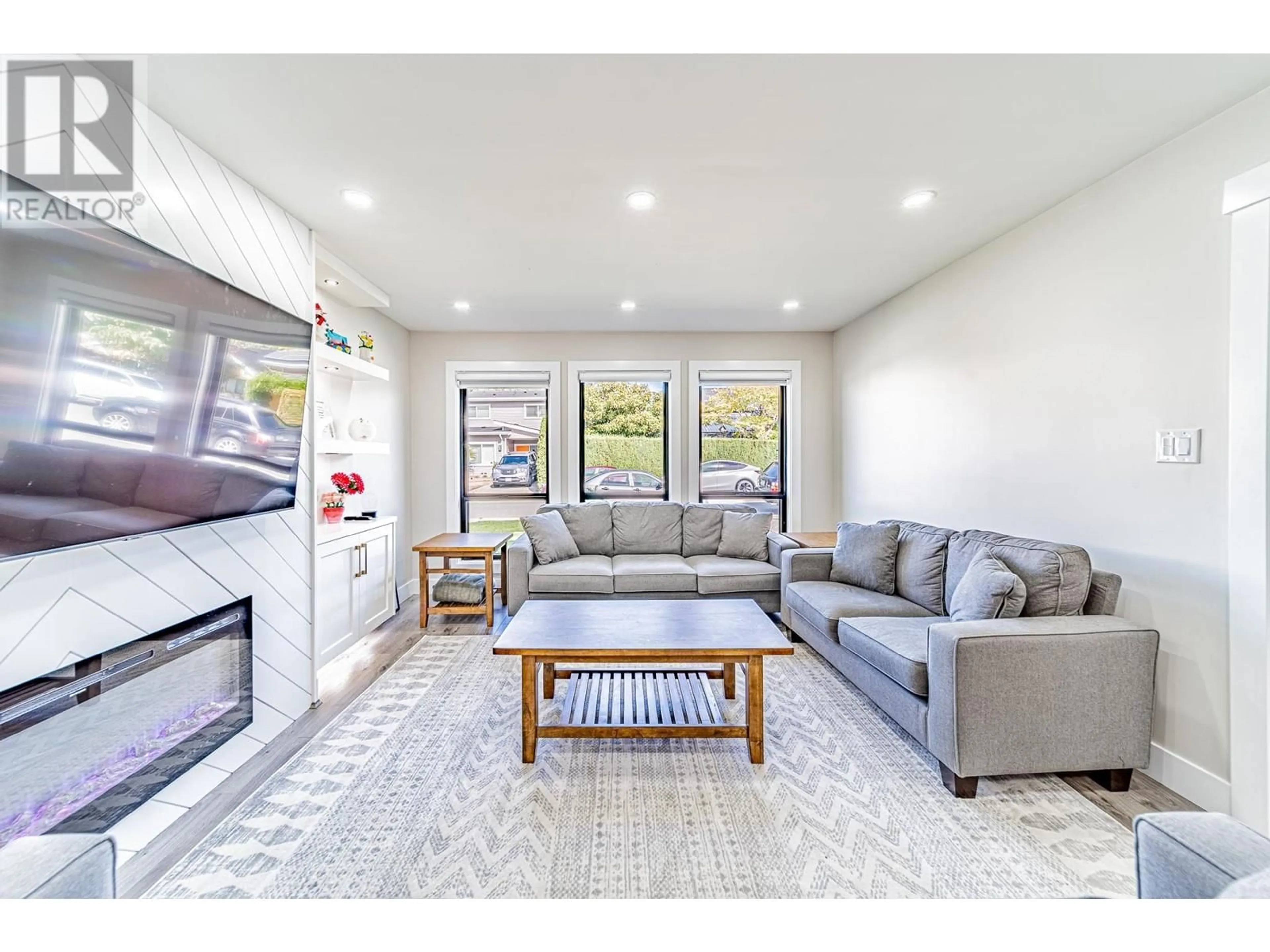 Living room, wood floors for 11366 KINGCOME AVENUE, Richmond British Columbia V7A4W3