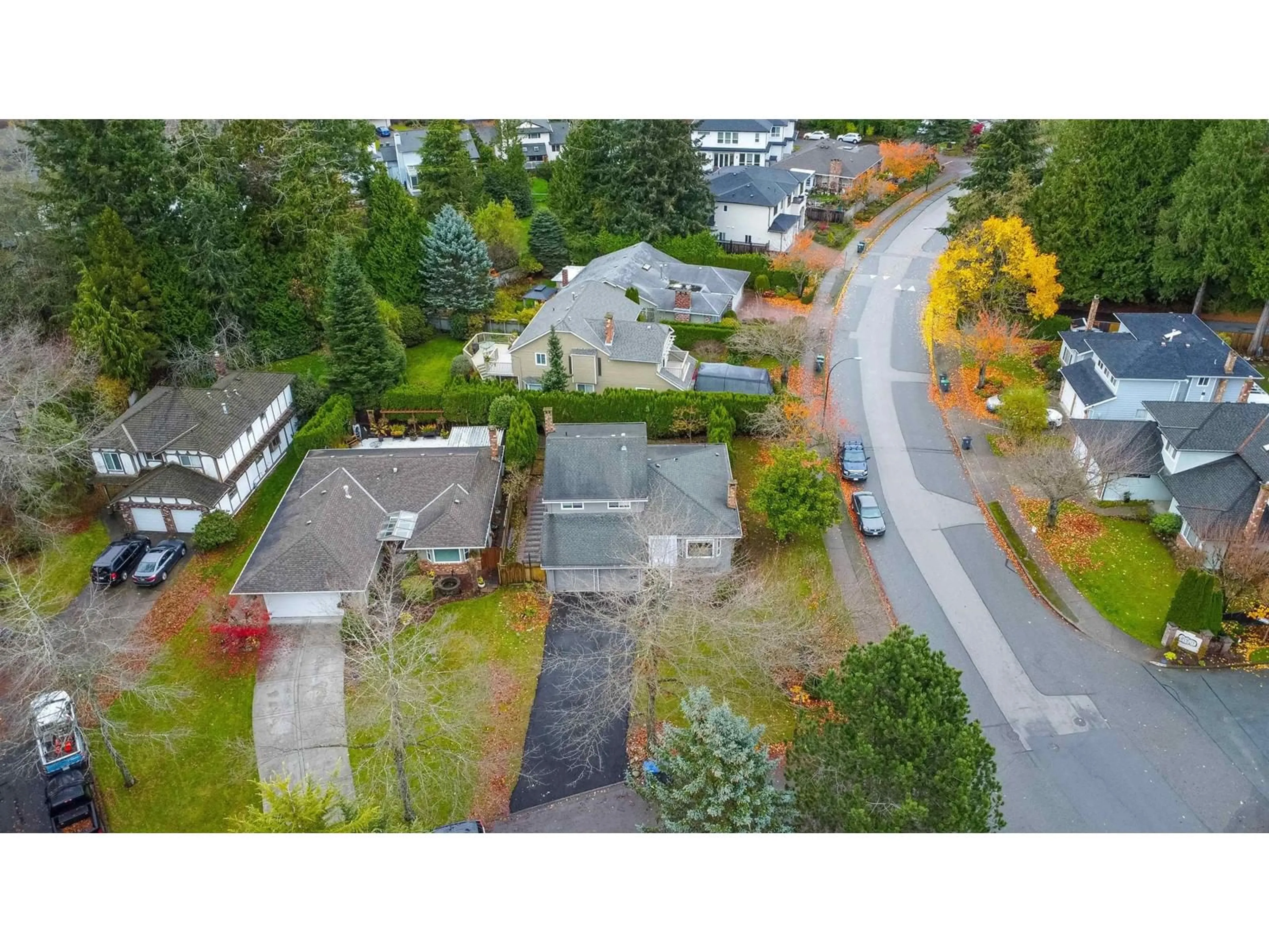 Frontside or backside of a home, the street view for 14893 SOUTHMERE COURT, Surrey British Columbia V4A6V5