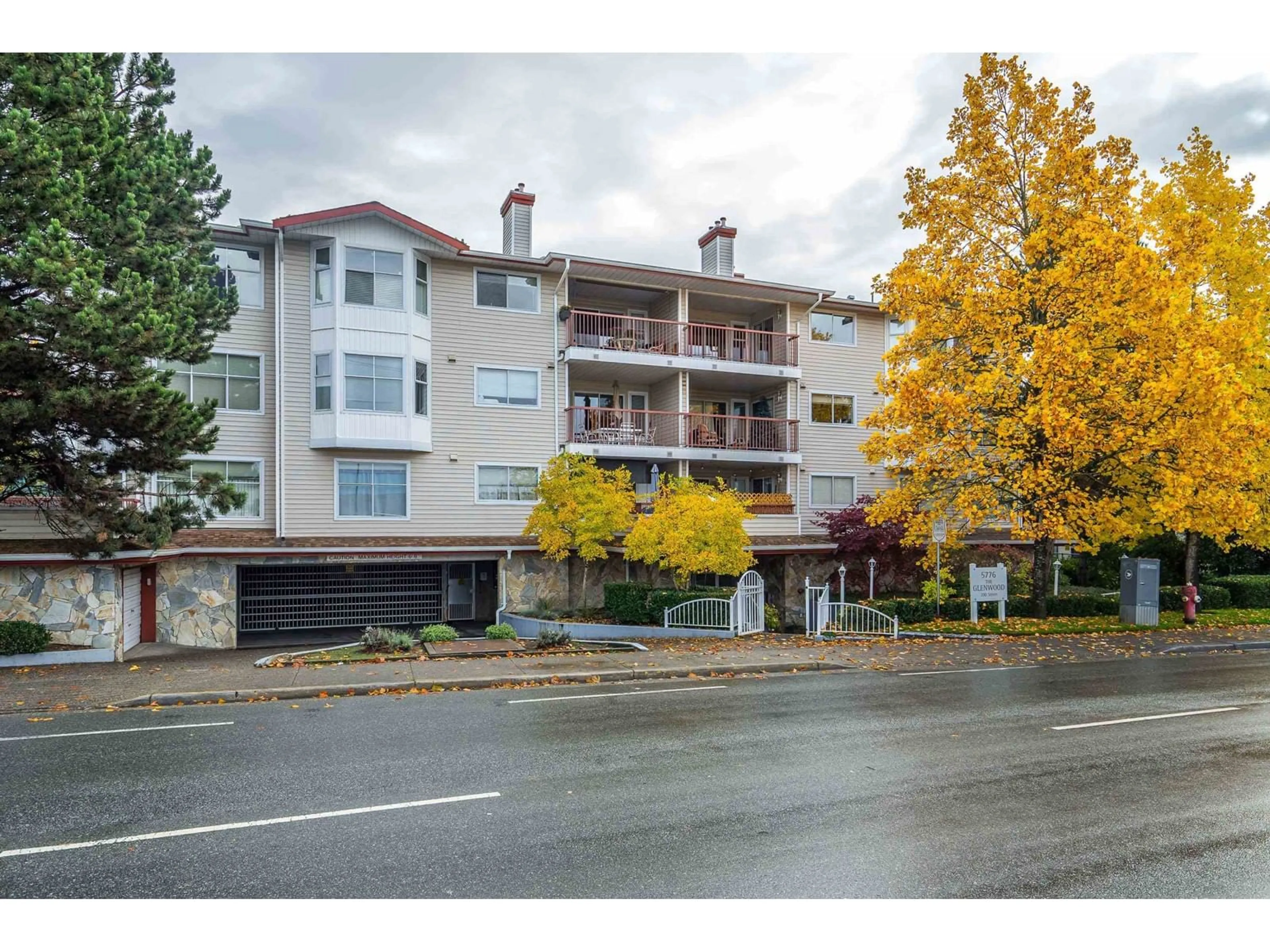 A pic from exterior of the house or condo, the front or back of building for 206 5776 200 STREET, Langley British Columbia V3A1M8