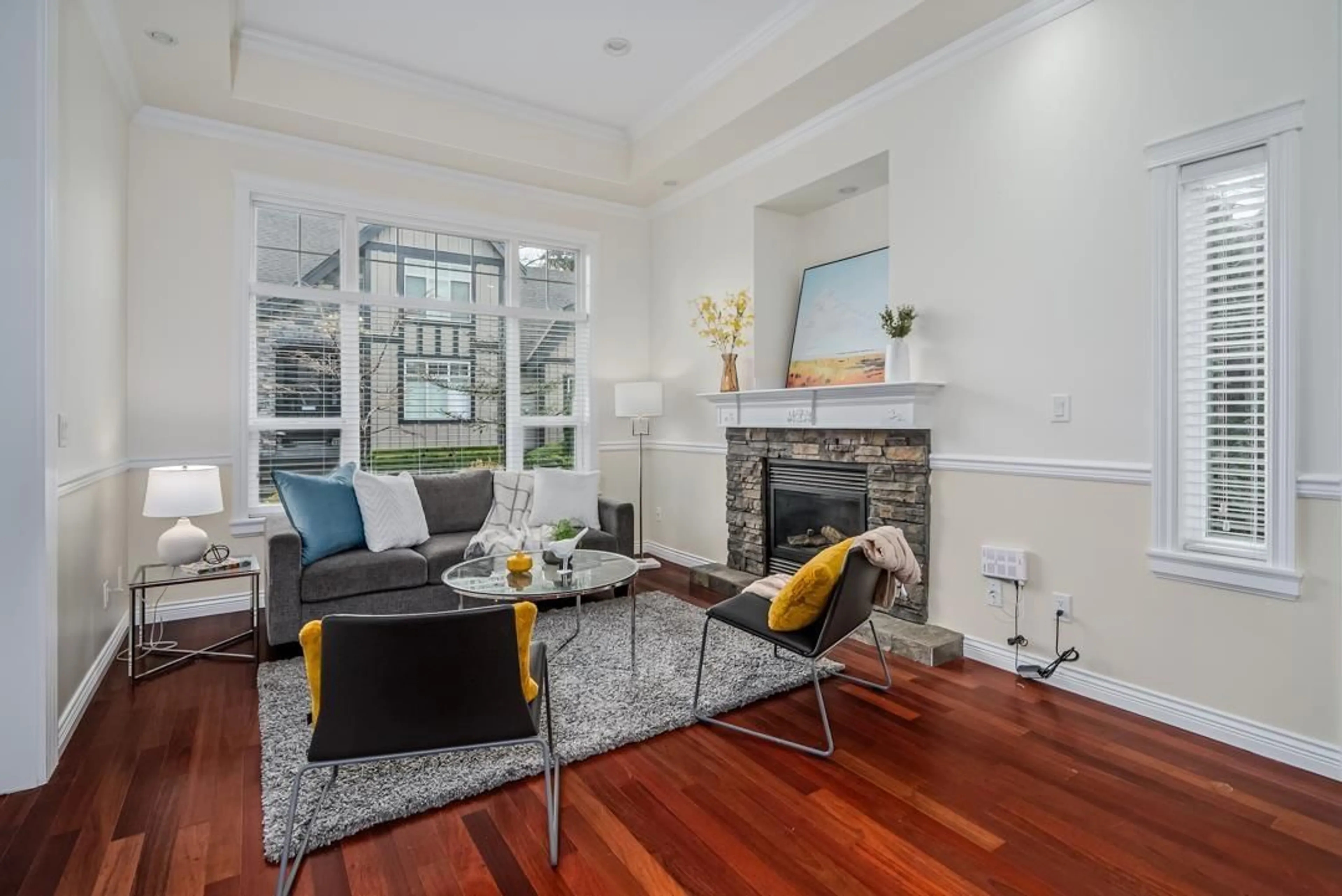 Living room, wood floors for 2371 BEDFORD PLACE, Abbotsford British Columbia V2T4A4