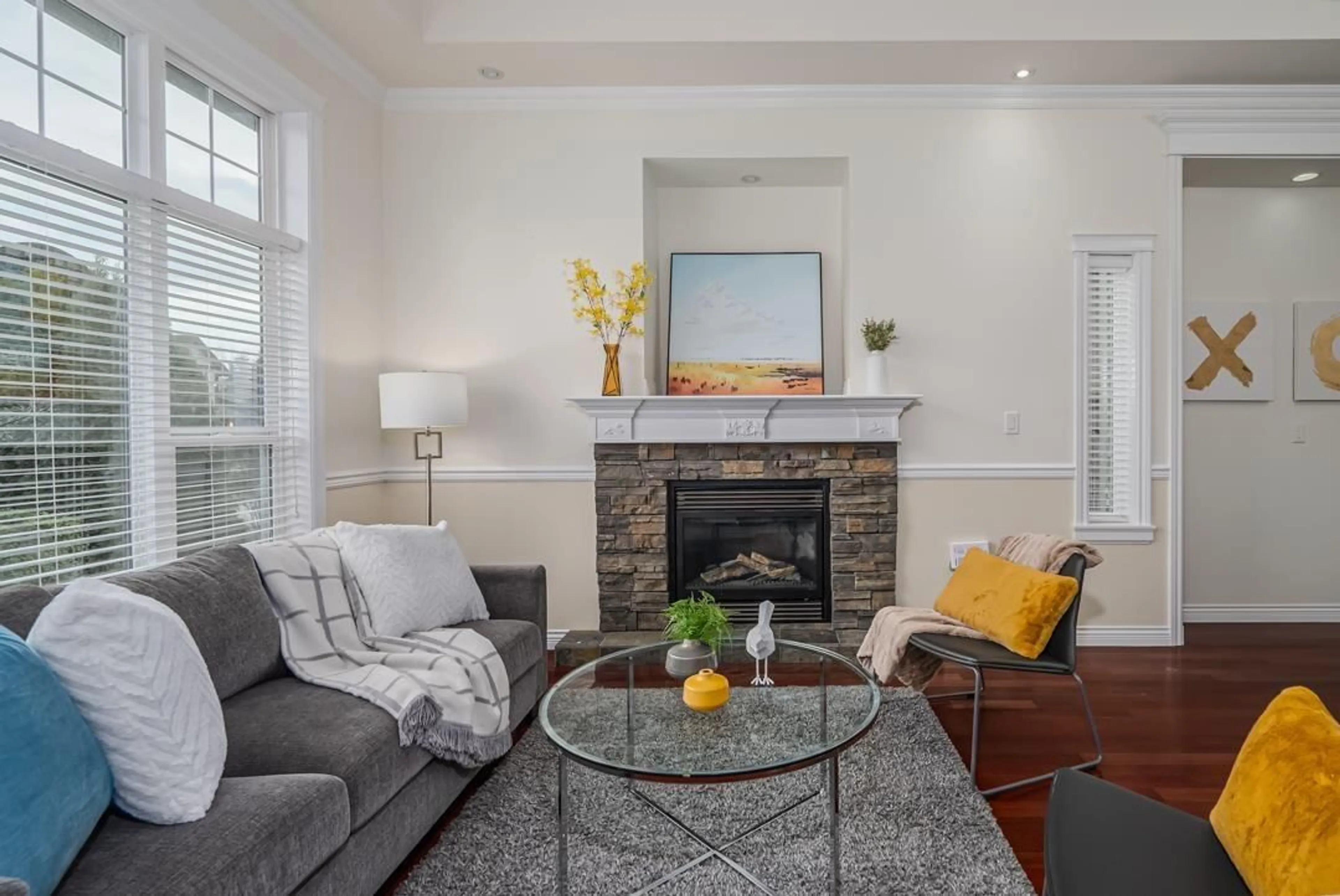 Living room, wood floors for 2371 BEDFORD PLACE, Abbotsford British Columbia V2T4A4