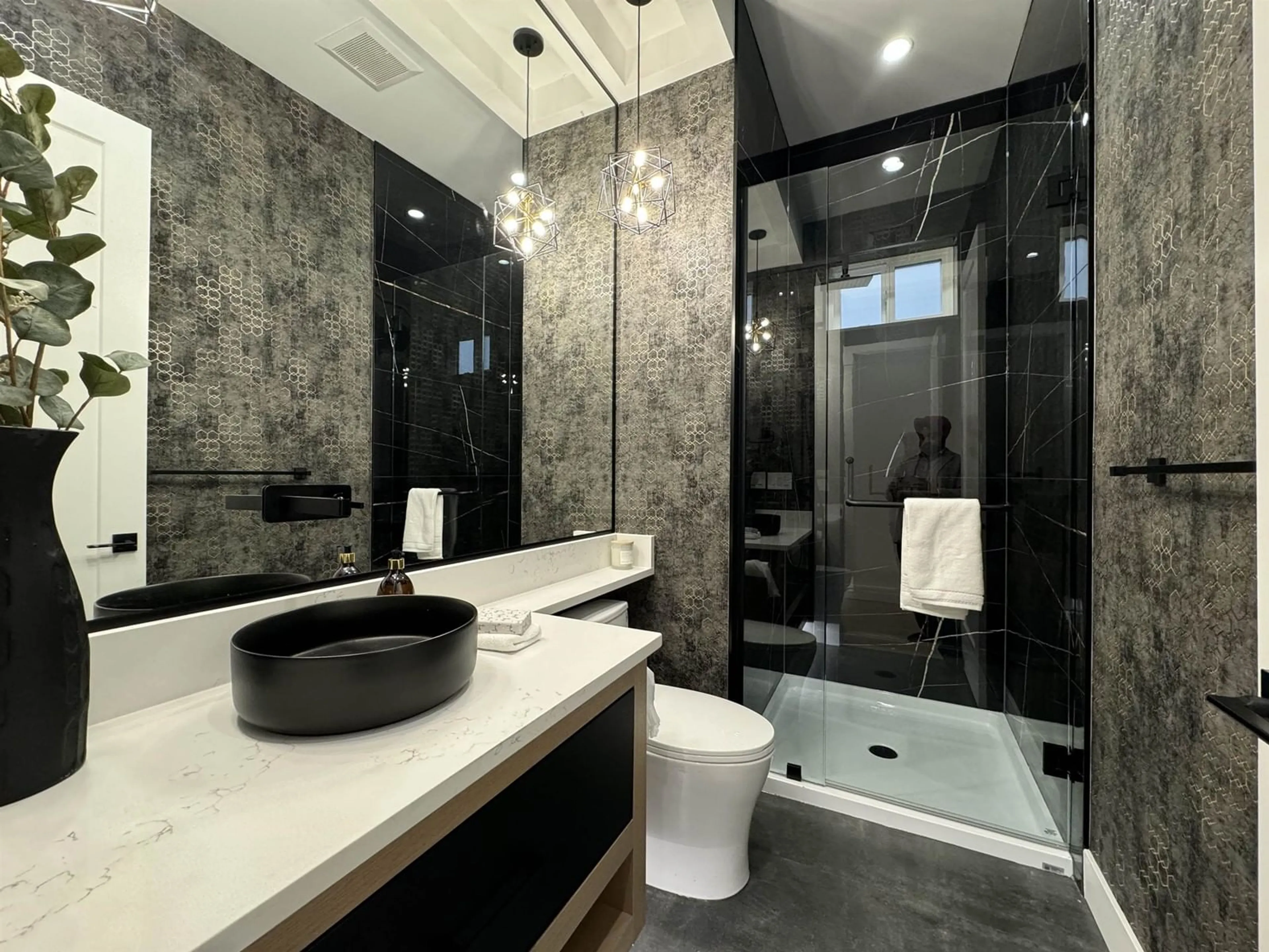 Contemporary bathroom, ceramic floors for 7126 204A STREET, Langley British Columbia V2Y3S7