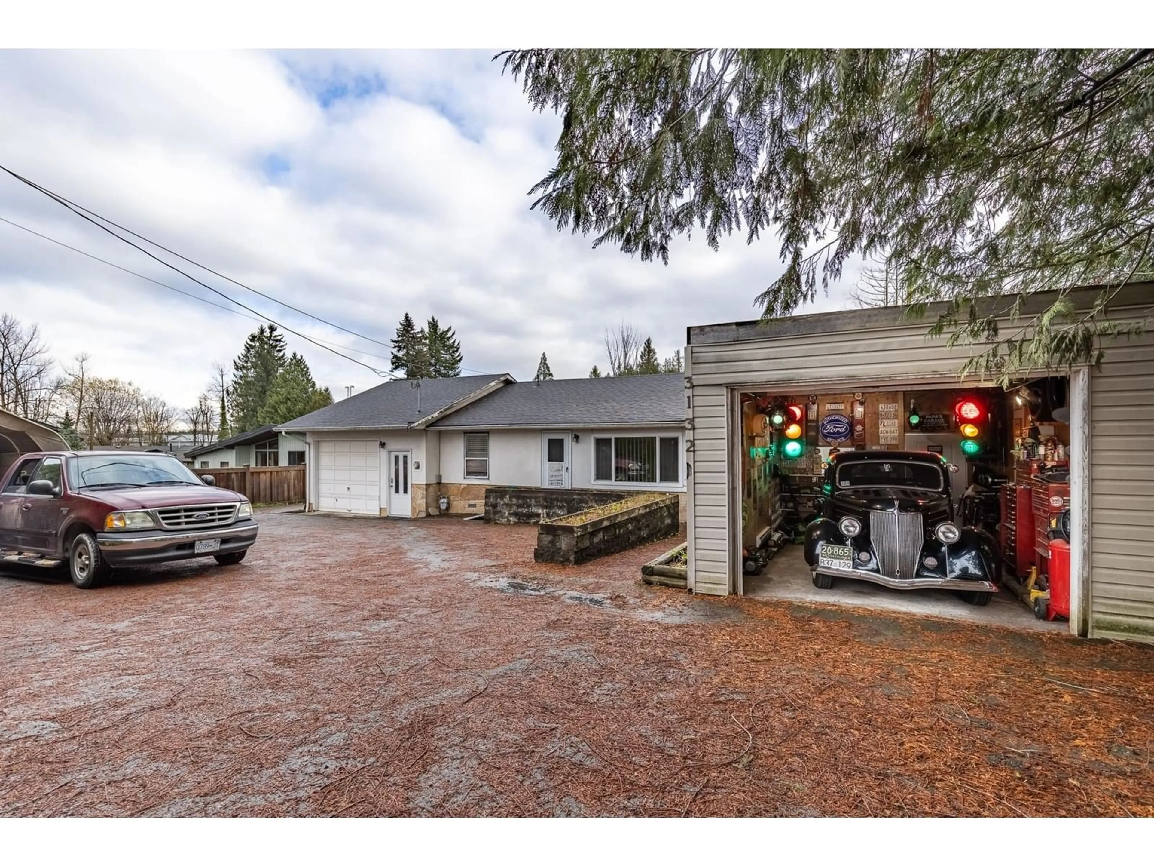 Frontside or backside of a home, the street view for 3132 BRADNER ROAD, Abbotsford British Columbia V4X1K2