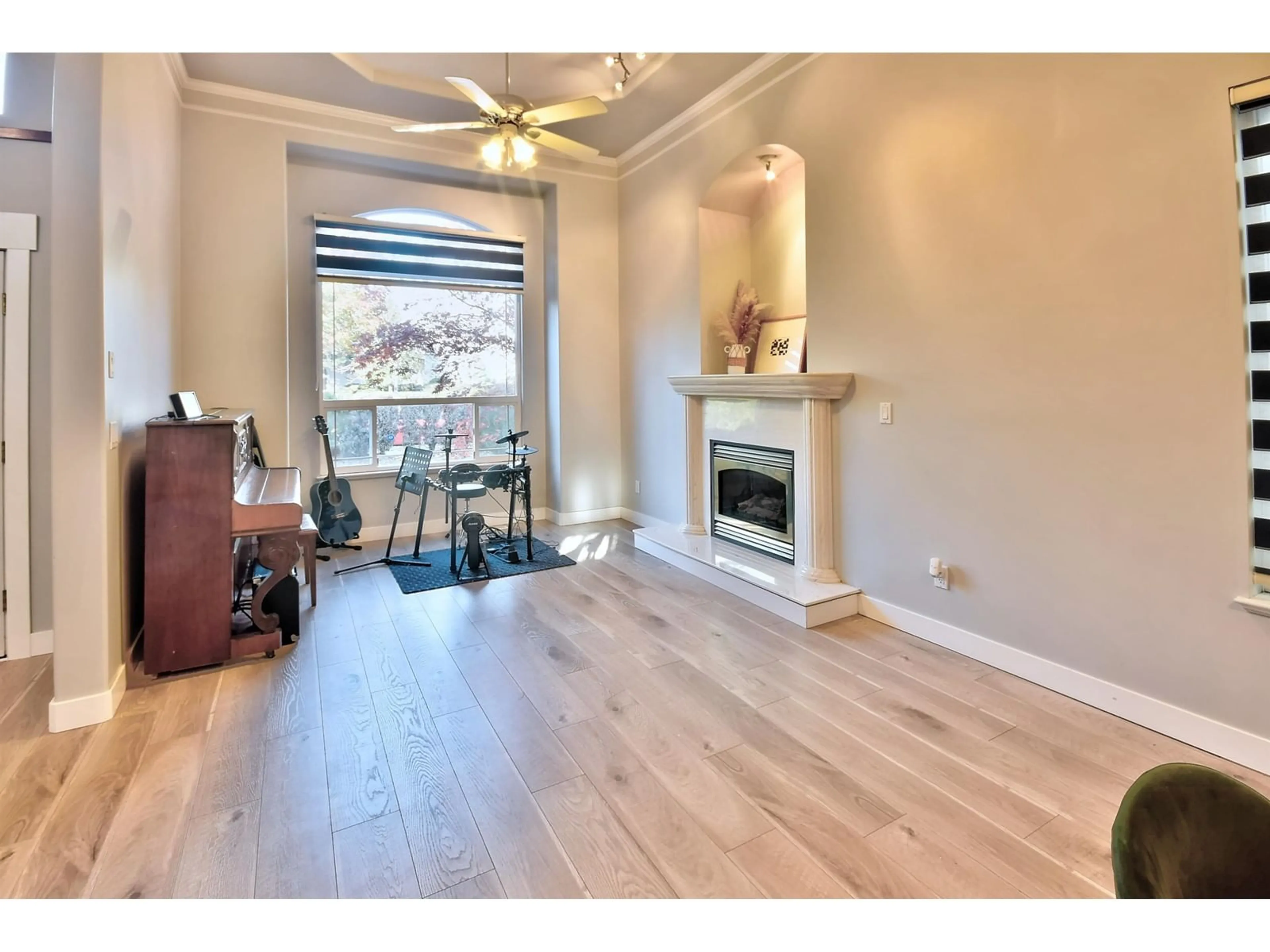 A pic of a room, wood floors for 15402 110 AVENUE, Surrey British Columbia V3R0X1