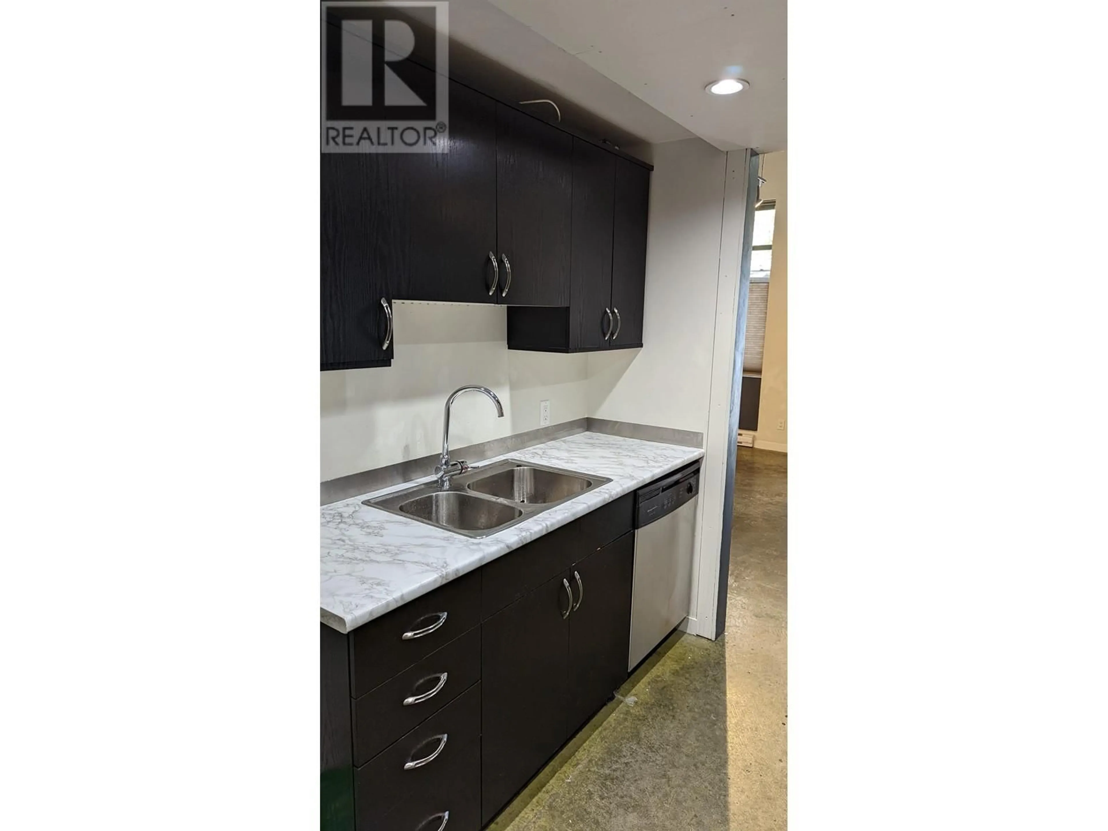 Kitchen, cement floor, mountain for 160 1 E CORDOVA STREET, Vancouver British Columbia V6A4H3