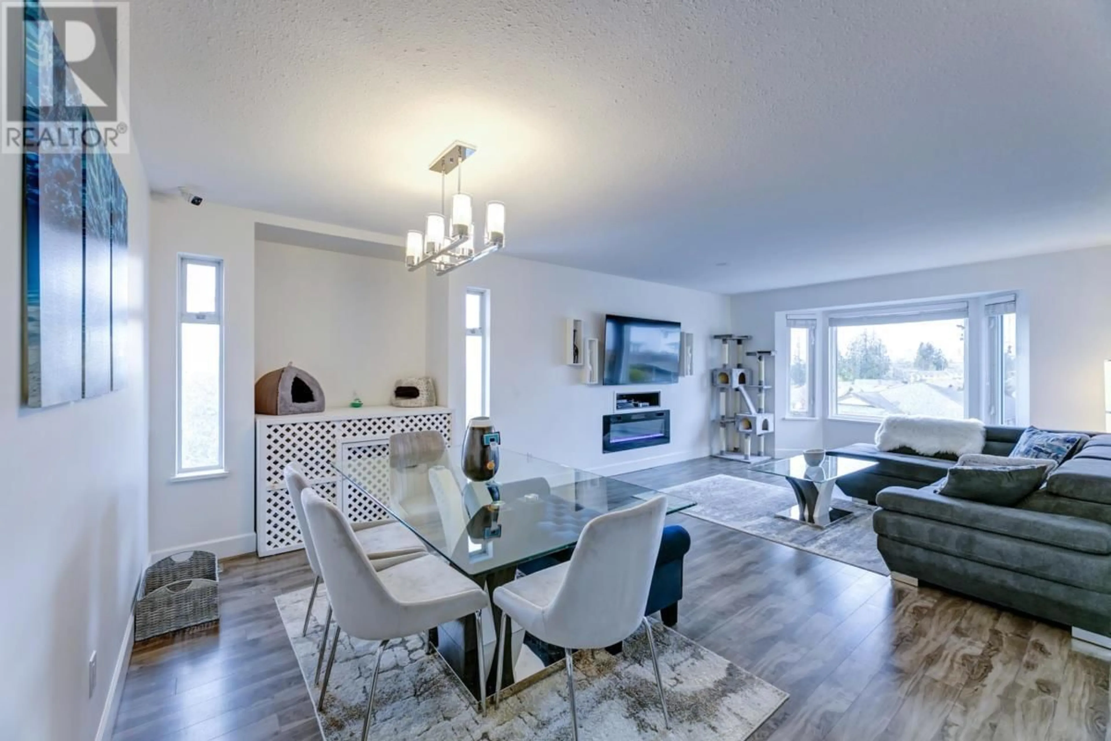 Dining room, wood floors, cottage for 11390 HARRISON STREET, Maple Ridge British Columbia V2X9L2