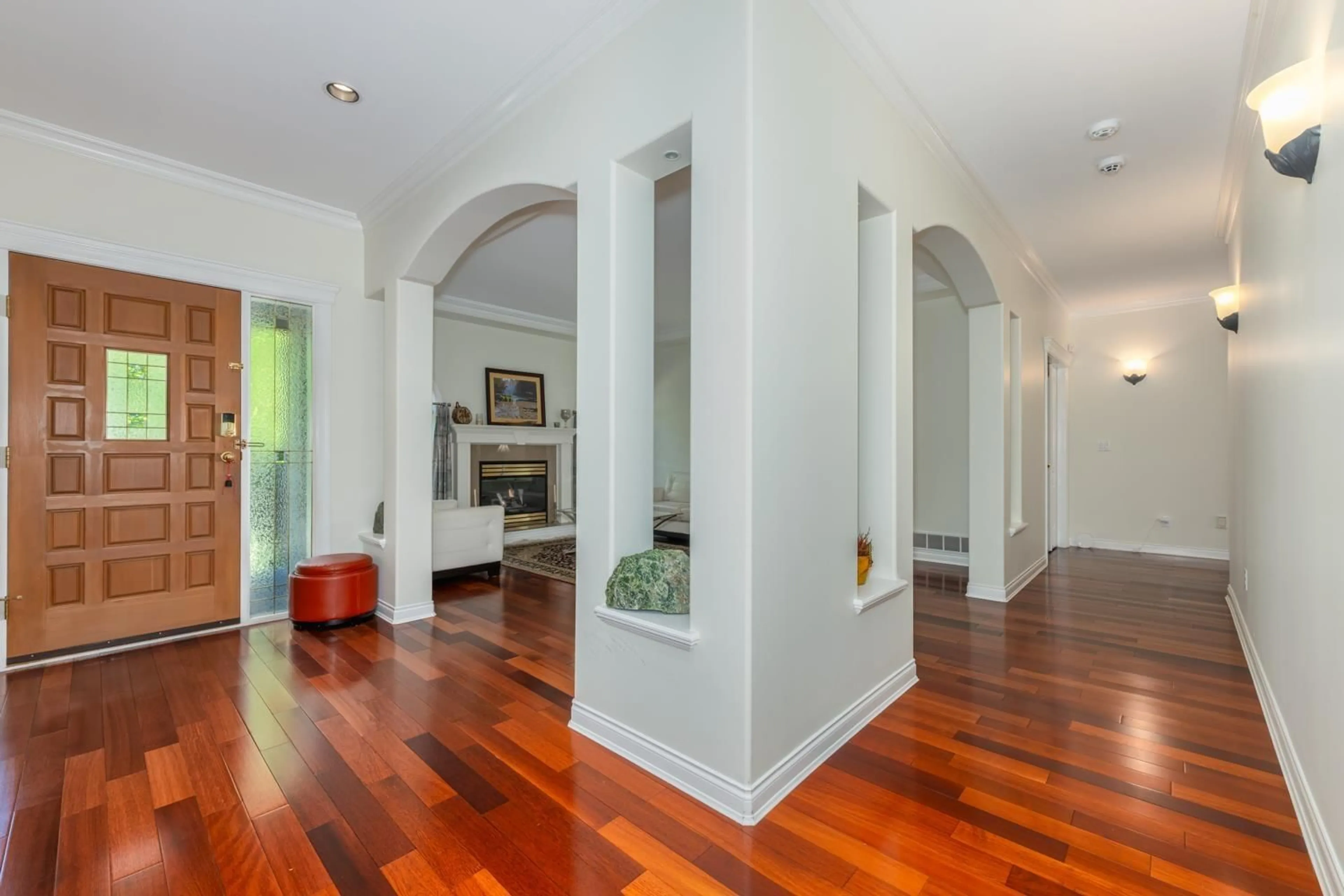 Indoor foyer, wood floors for 13966 26 AVENUE, Surrey British Columbia V4P2L9