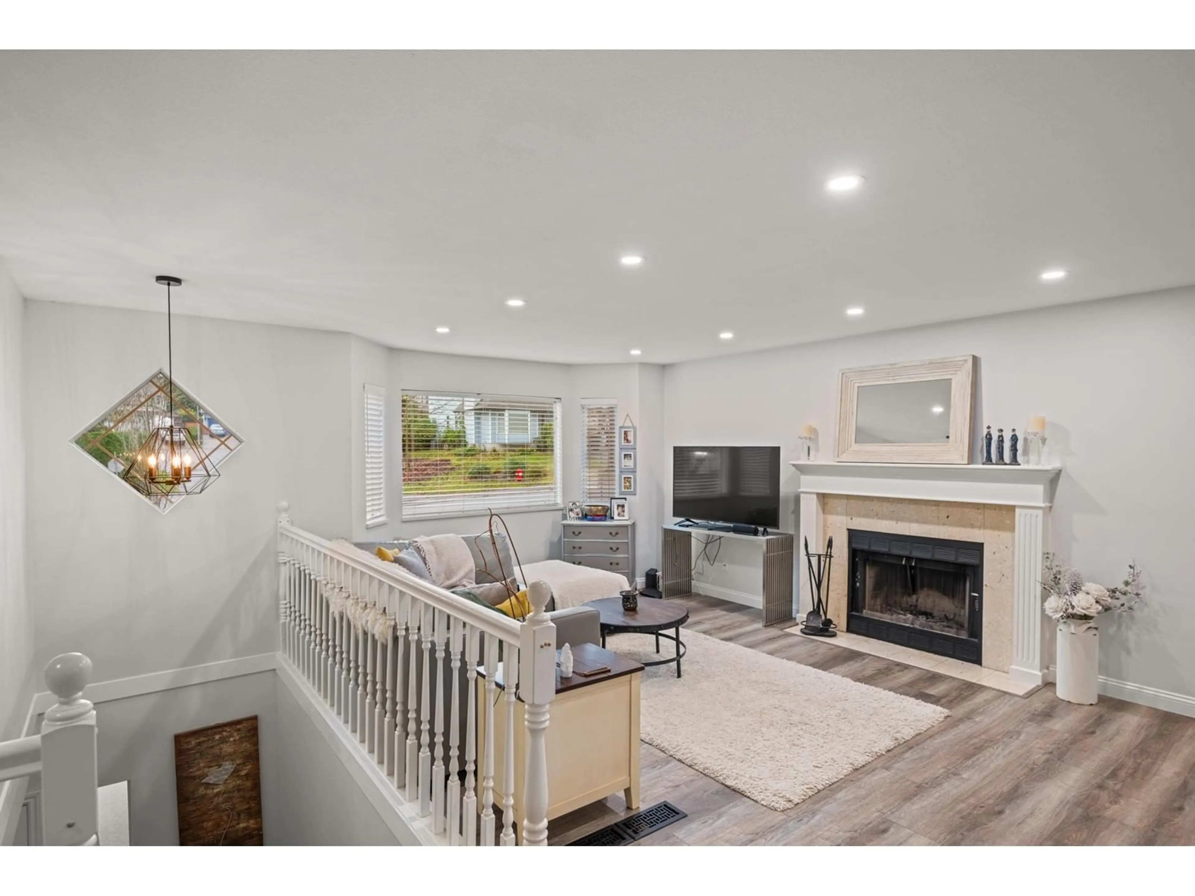 Living room, wood floors for 21247 89 AVENUE, Langley British Columbia V1M2E2