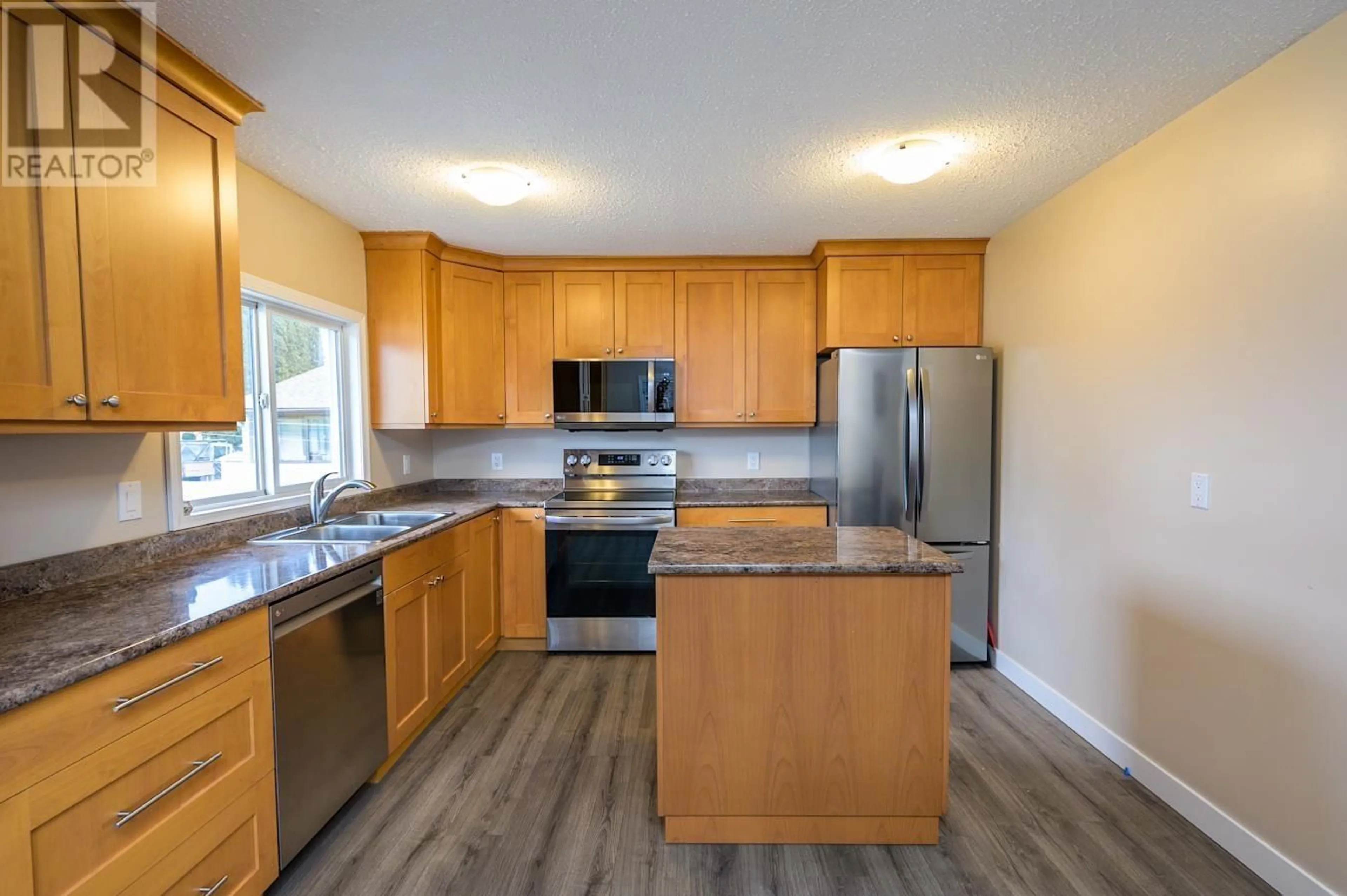 Standard kitchen, wood floors, cottage for 1094 CLUCULZ AVENUE, Prince George British Columbia V2M4G2