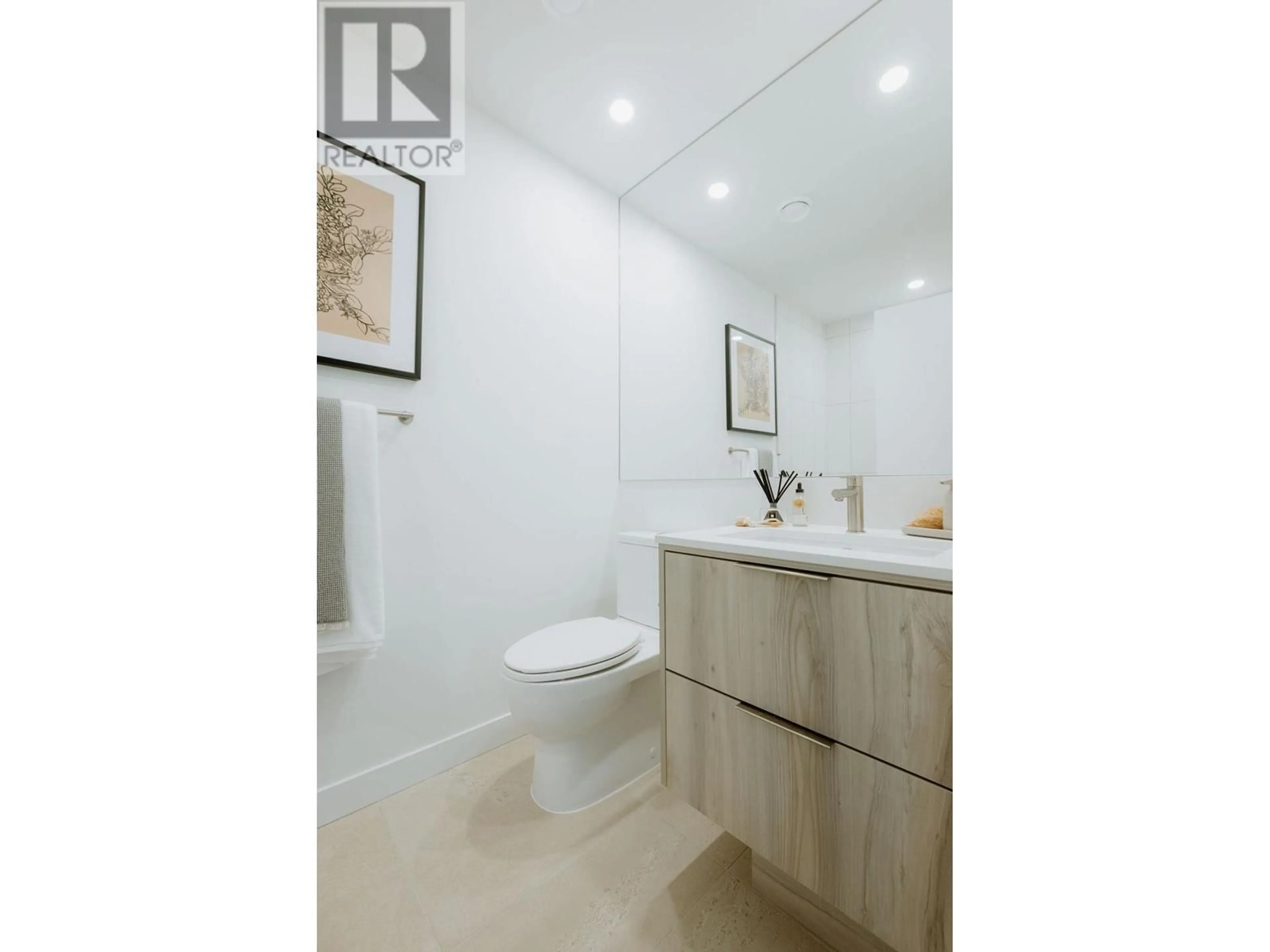 Standard bathroom, unknown for 202 - 3594 MALSUM DRIVE, North Vancouver British Columbia V0V0V0
