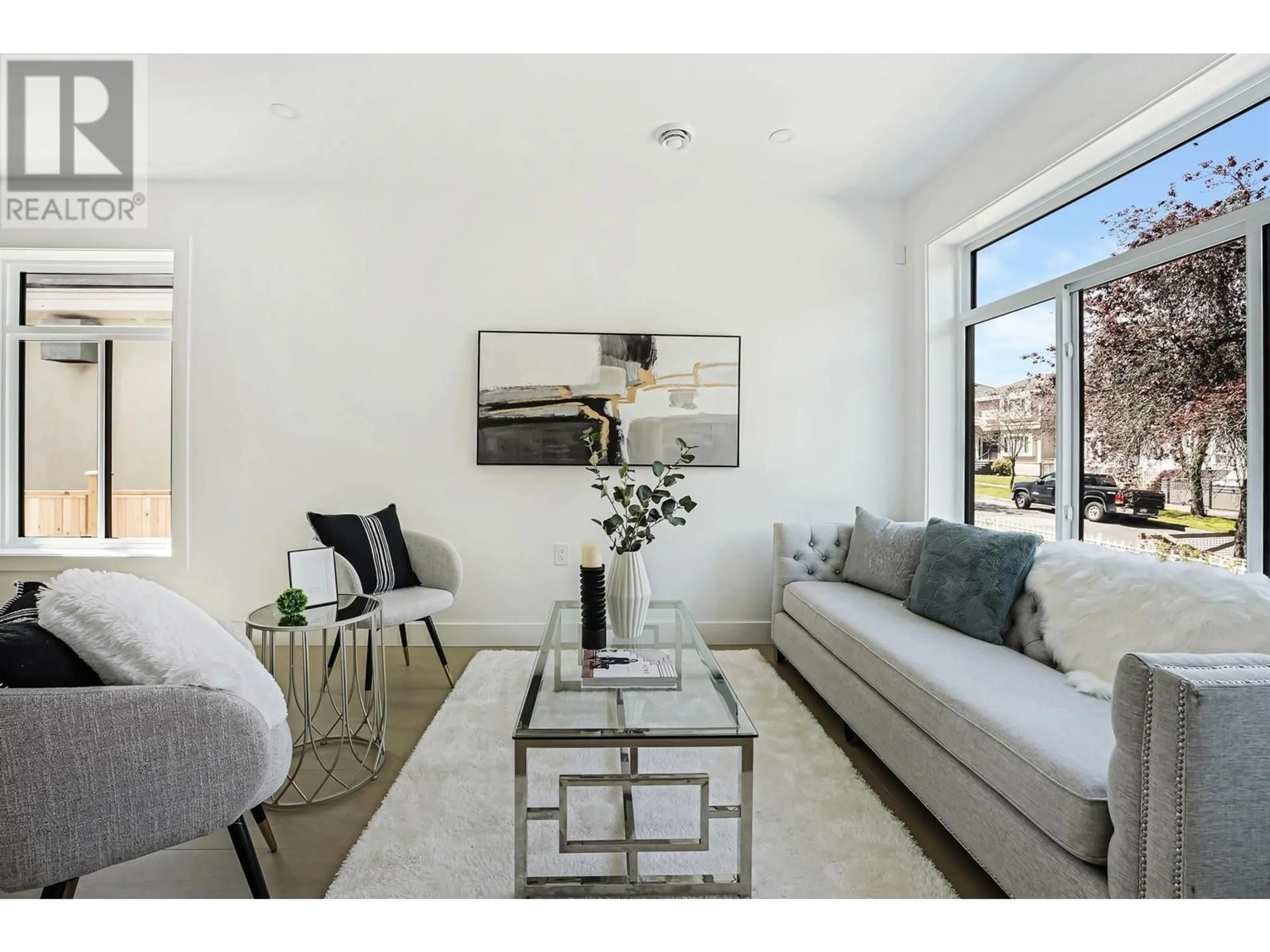 Living room, wood floors for 2262 NEWPORT AVENUE, Vancouver British Columbia V5P2J2