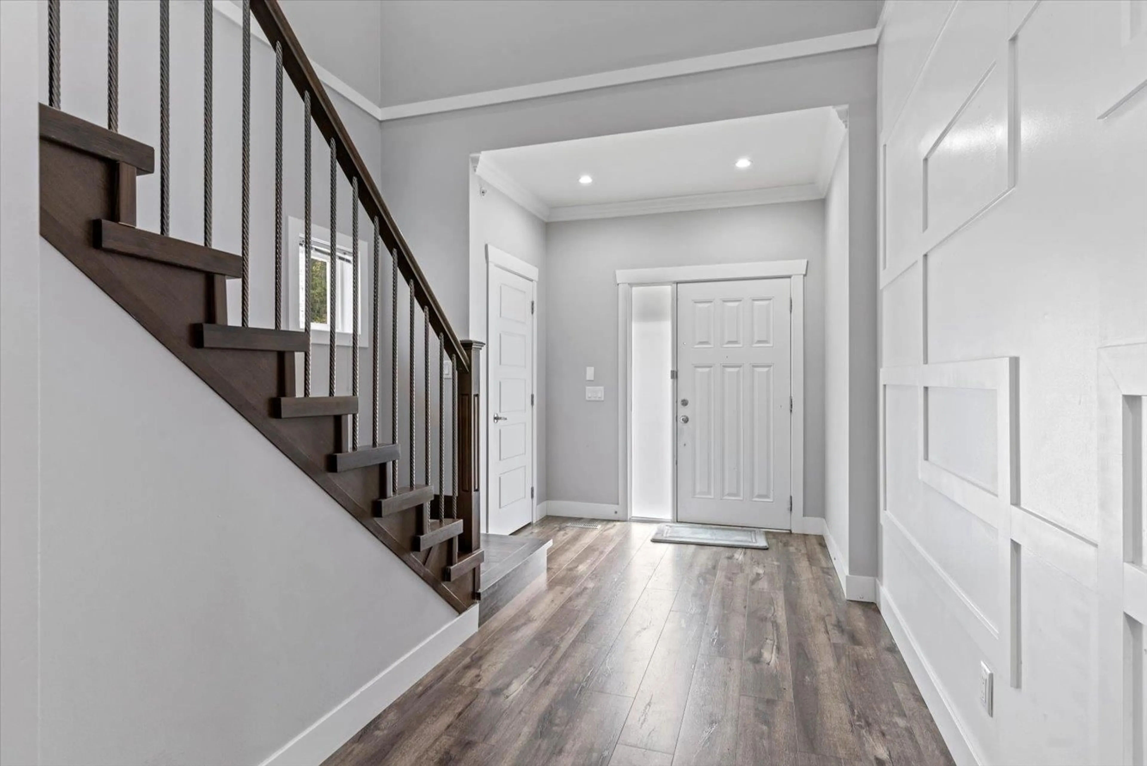 Indoor entryway, wood floors for 46935 SYLVAN DRIVE, Chilliwack British Columbia V2R0J8