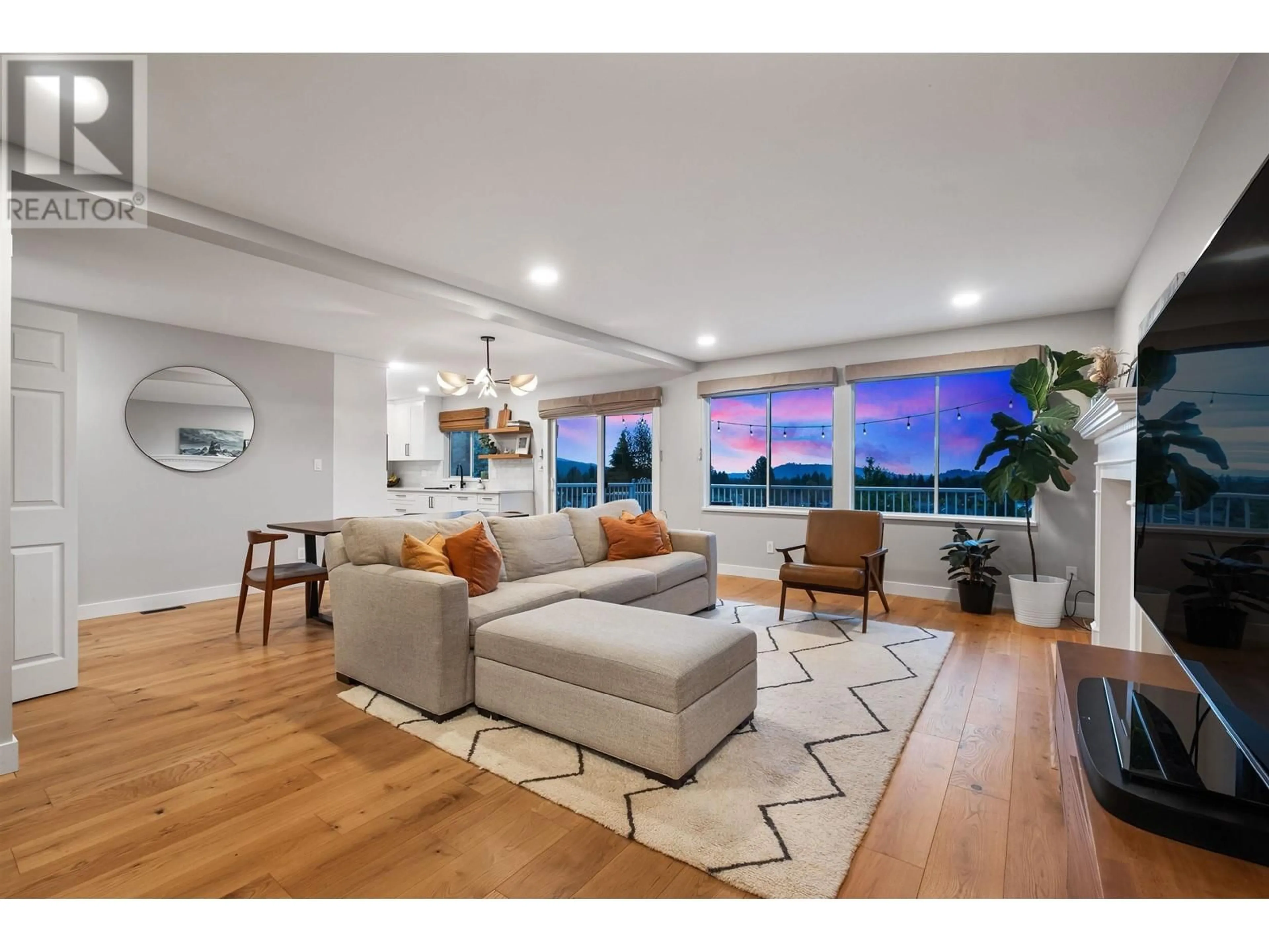 Living room, wood floors for 515 TEMPE CRESCENT, North Vancouver British Columbia V7N1E7