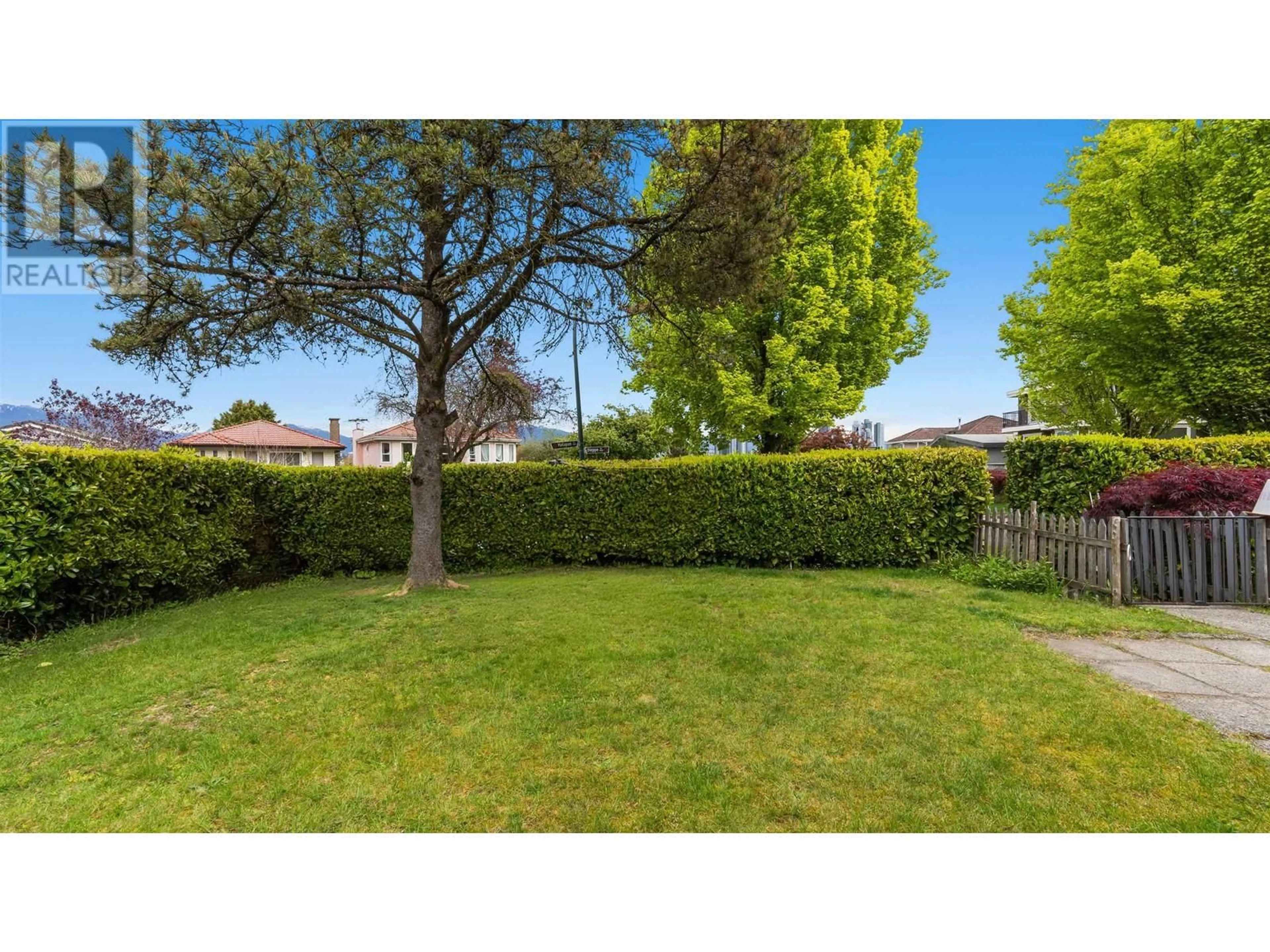 Frontside or backside of a home, the fenced backyard for 3105 DIEPPE DRIVE, Vancouver British Columbia V5M4B2