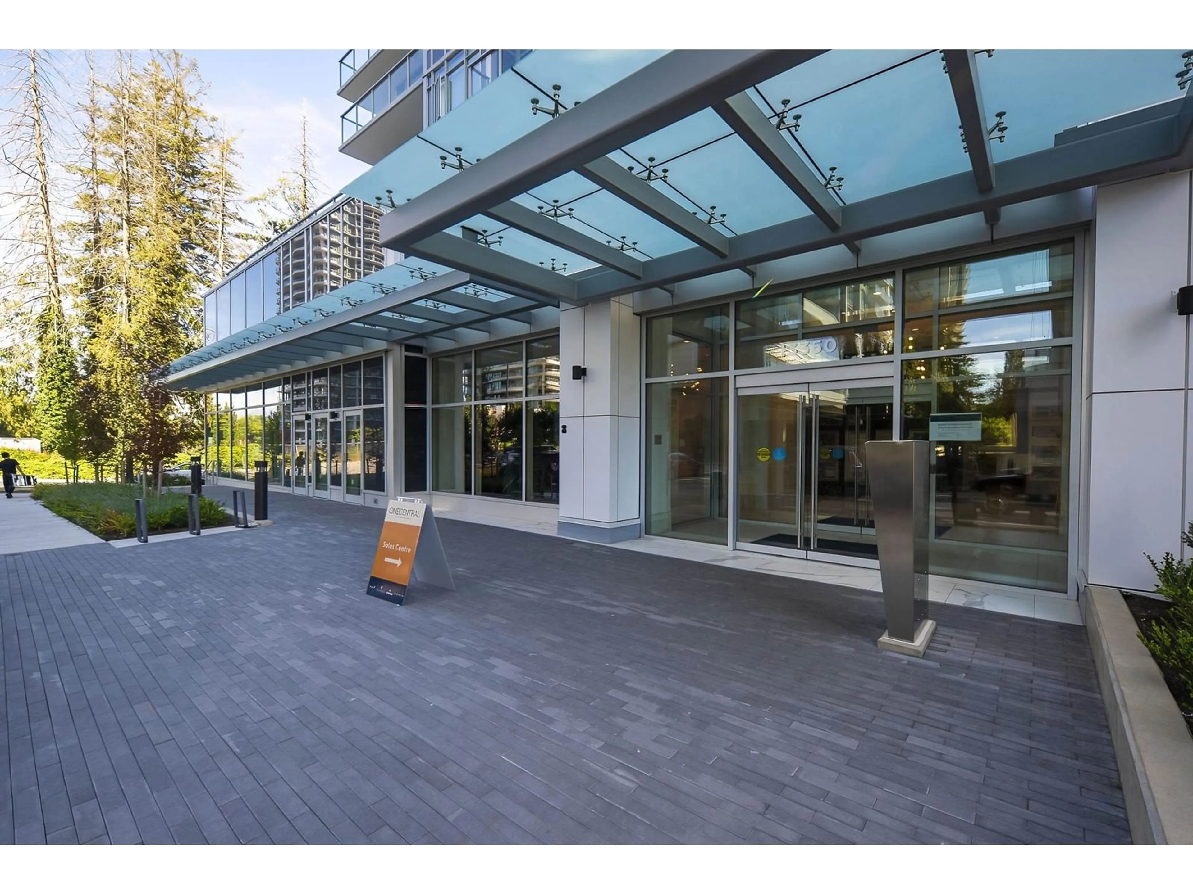 Indoor foyer for 1313 13350 CENTRAL AVENUE, Surrey British Columbia V3T0S1