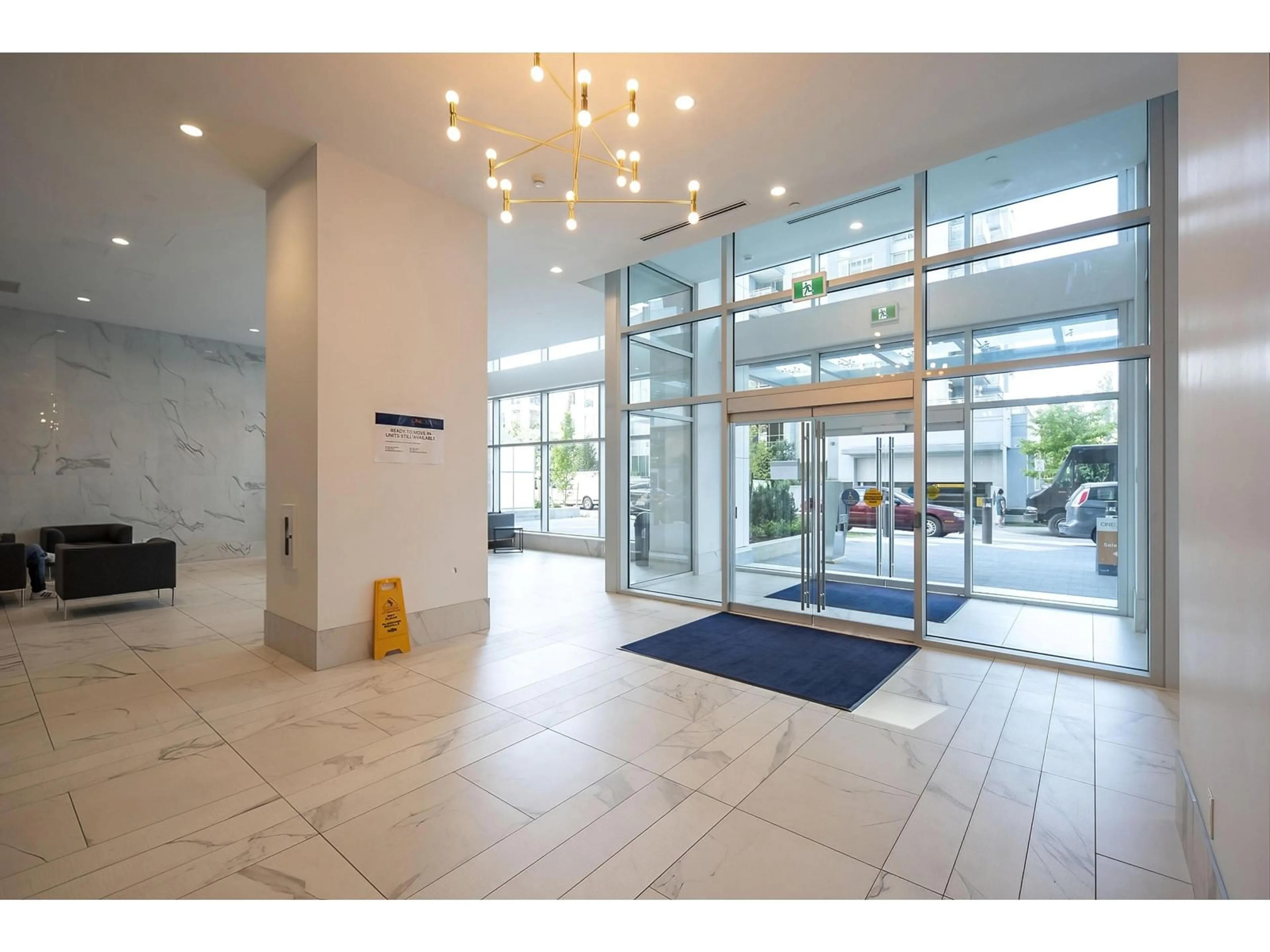 Indoor lobby, ceramic floors for 1313 13350 CENTRAL AVENUE, Surrey British Columbia V3T0S1