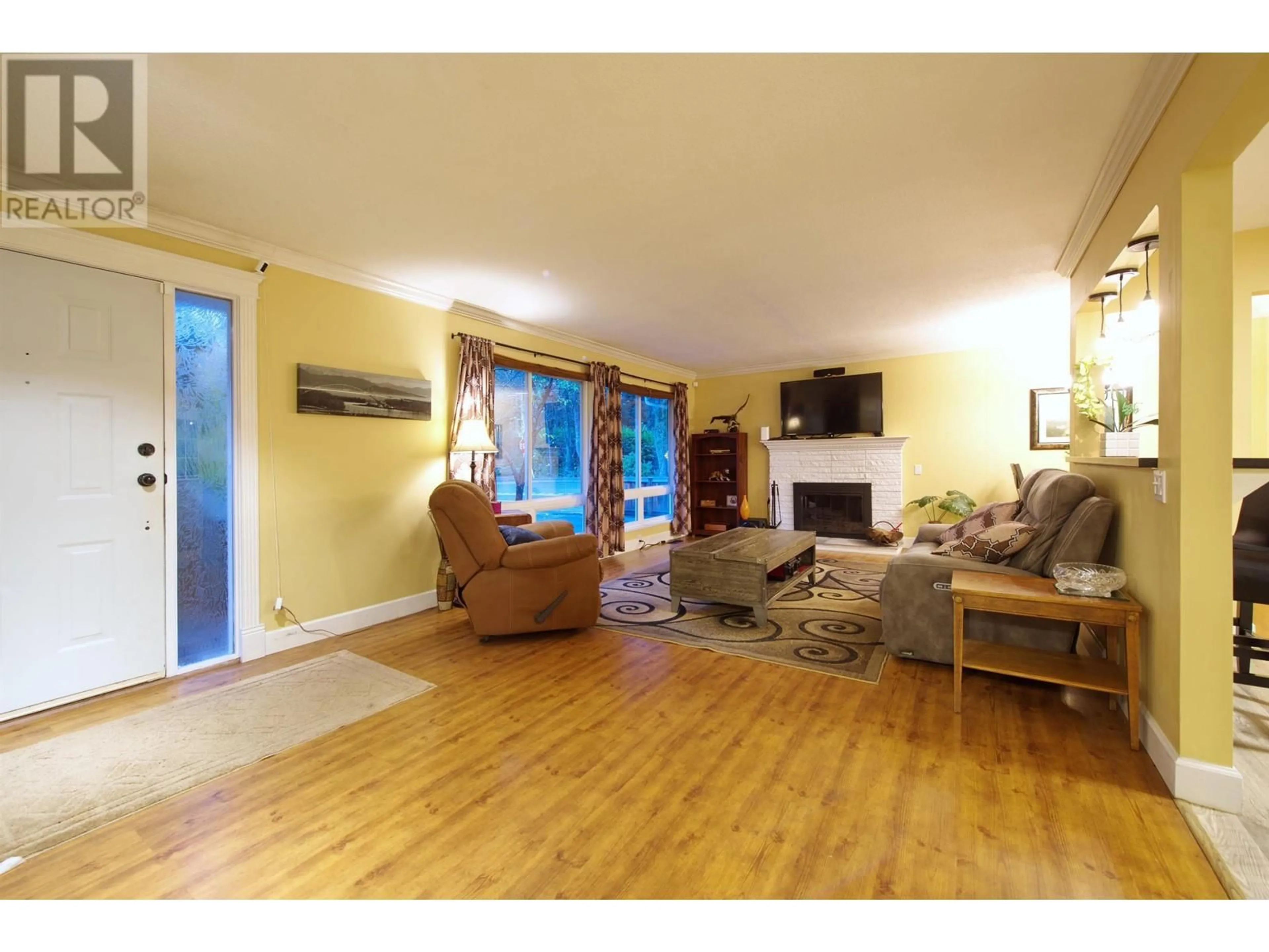 Living room, wood floors for 23209 BIRCH AVENUE, Maple Ridge British Columbia V4R2R6