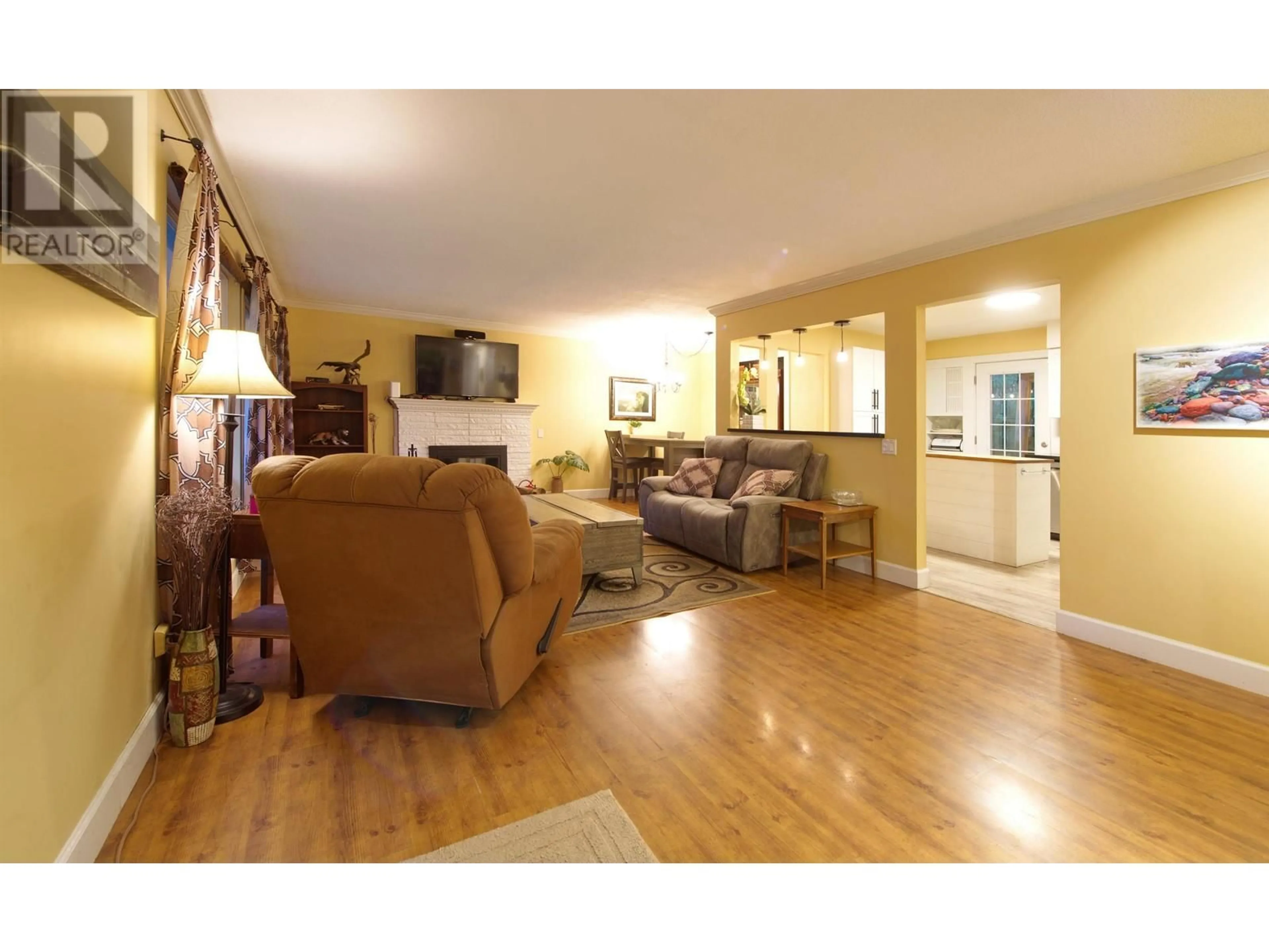 Living room, wood floors for 23209 BIRCH AVENUE, Maple Ridge British Columbia V4R2R6