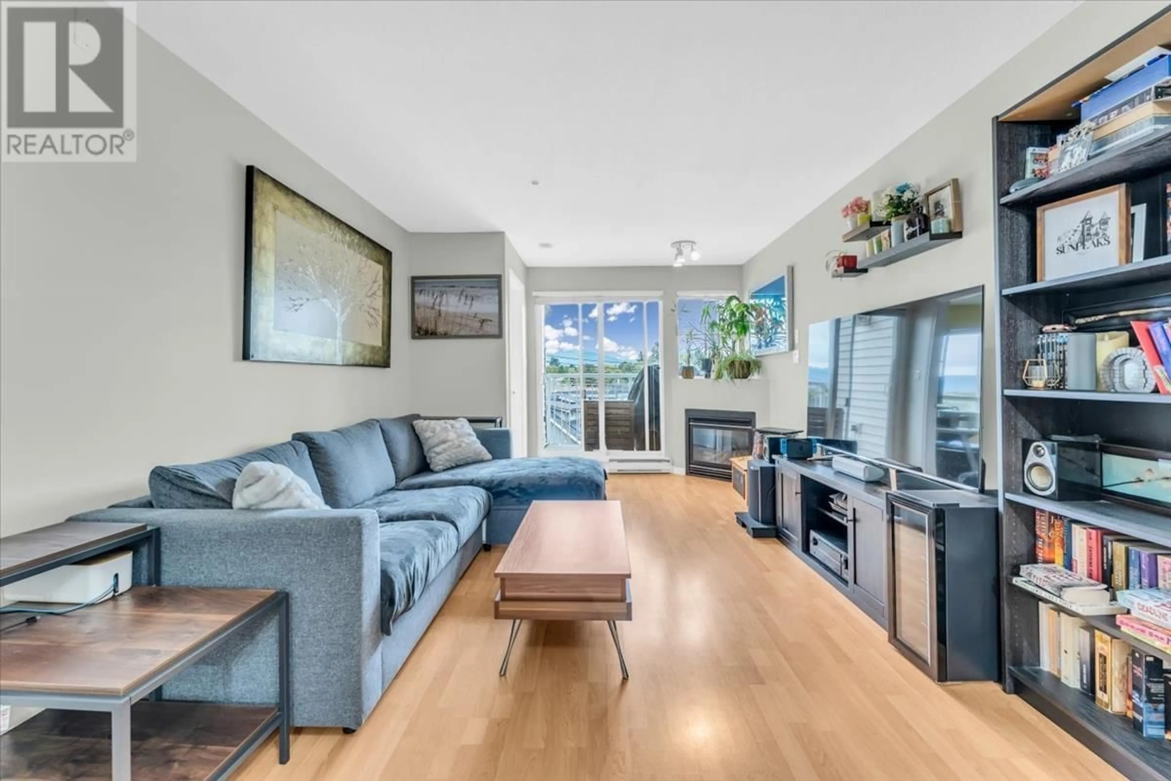 Living room, wood floors for 202 2973 KINGSWAY, Vancouver British Columbia V5R5J4