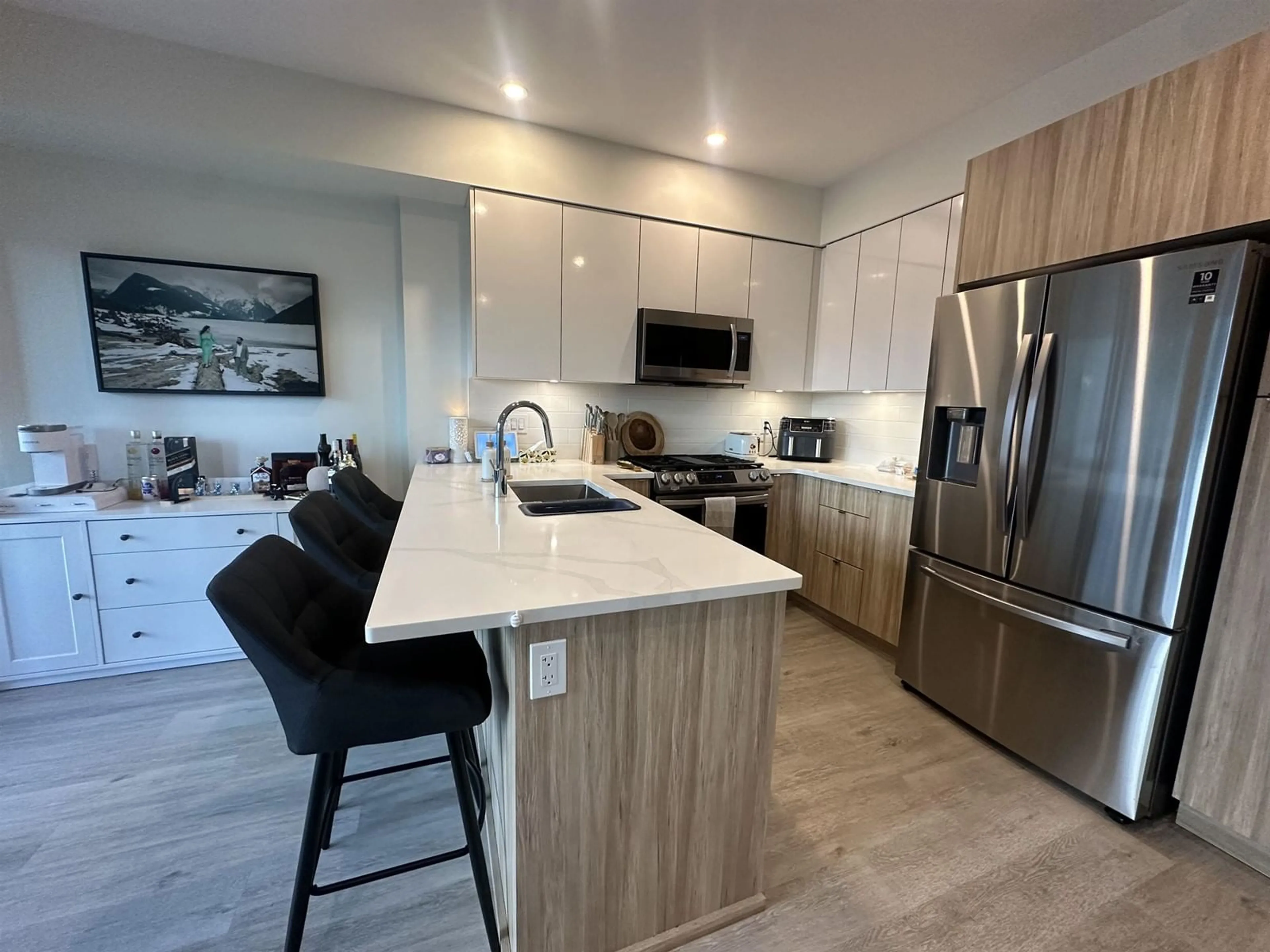 Open concept kitchen for 411 2649 JAMES STREET, Abbotsford British Columbia V2T3L6