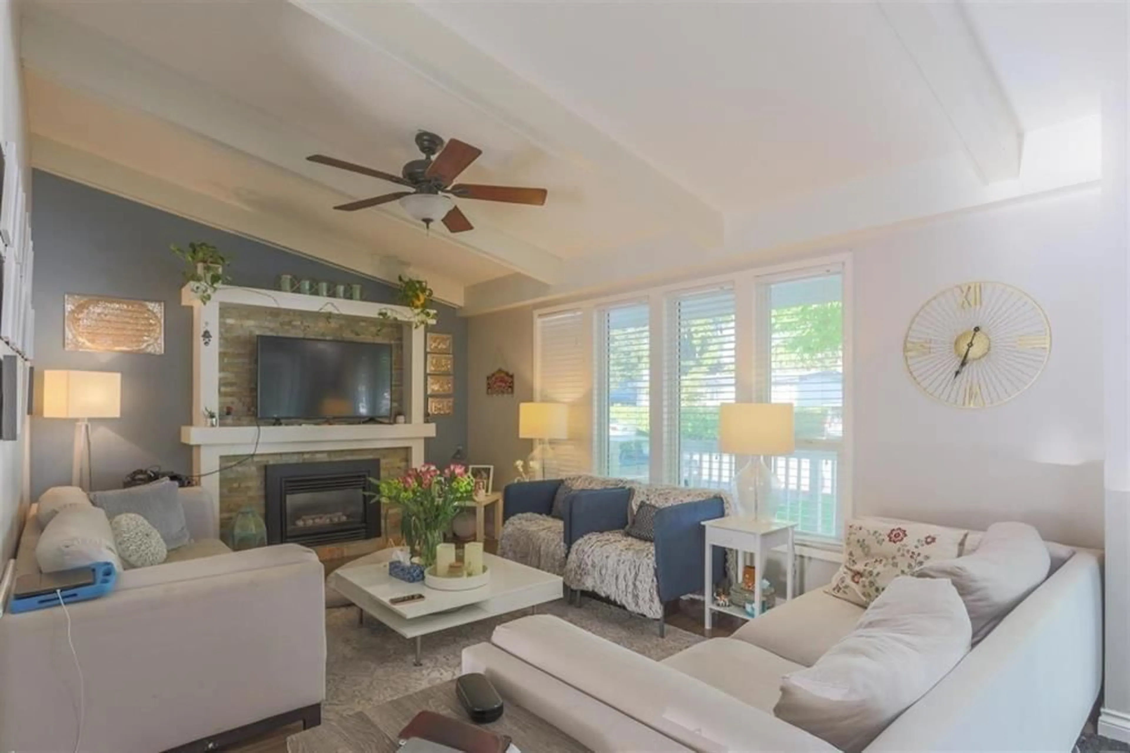 Living room, wood floors for 2259 LYNDEN STREET, Abbotsford British Columbia V2T3B8