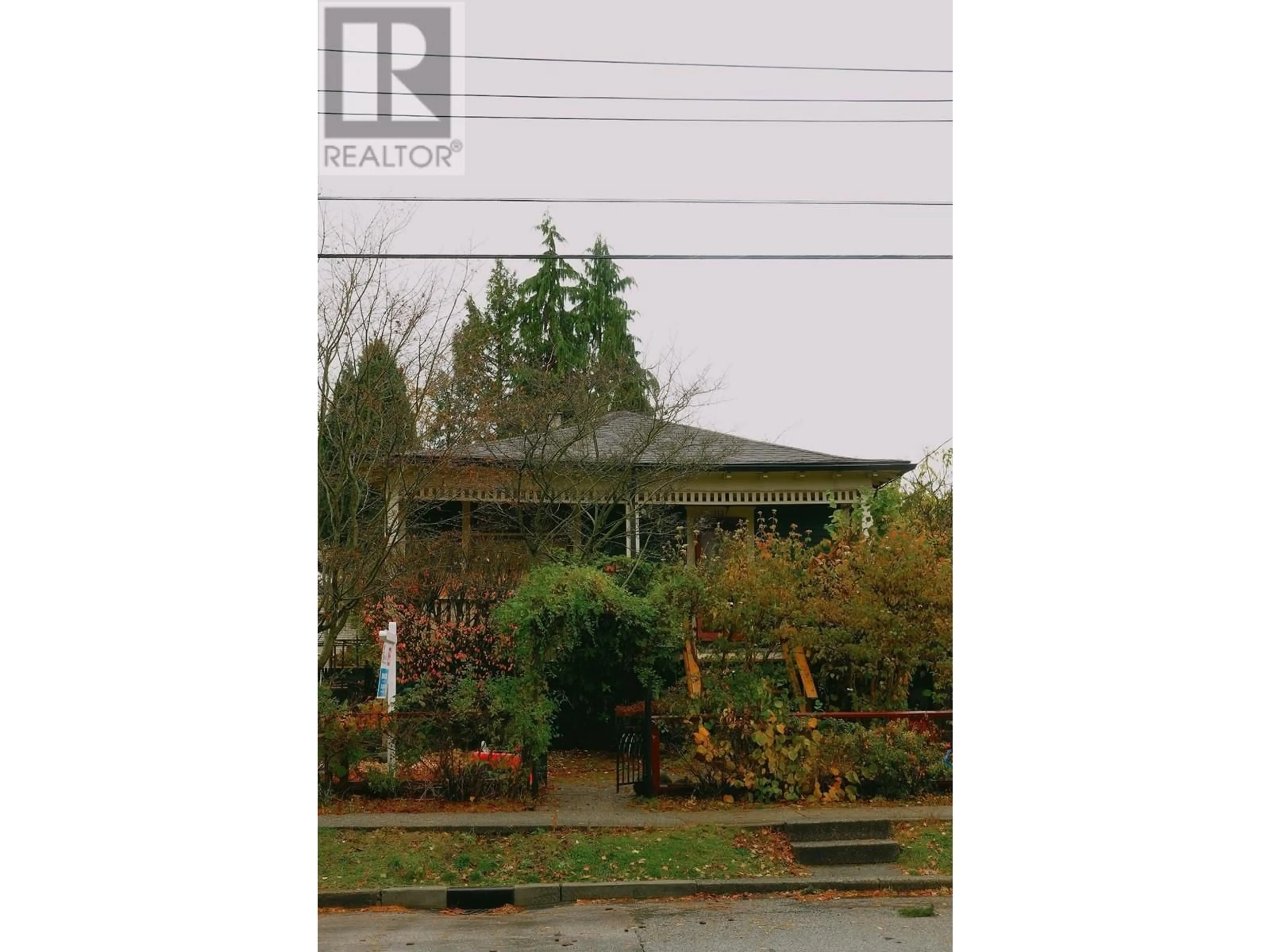 Frontside or backside of a home, the street view for 1121 EDINBURGH STREET, New Westminster British Columbia V3M2V6