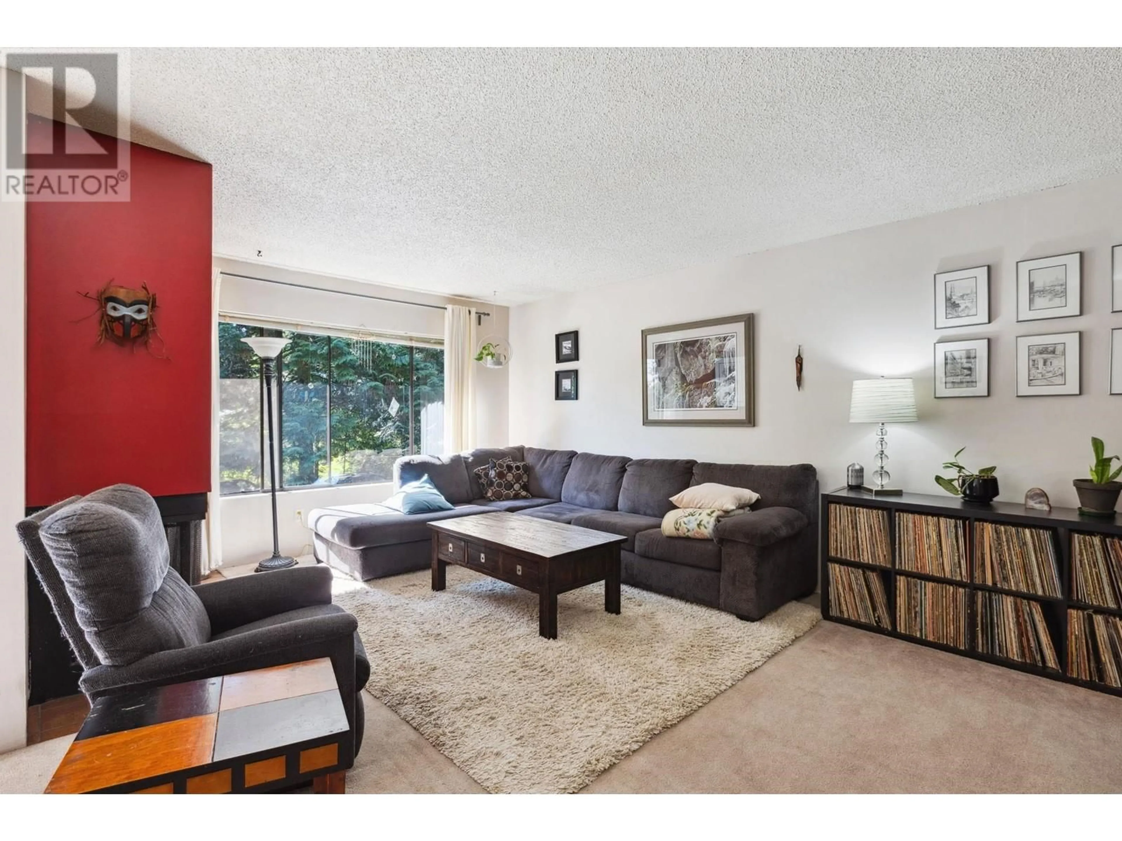 Living room, carpet floors for 3394 WILLIAM AVENUE, North Vancouver British Columbia V7K2Z6