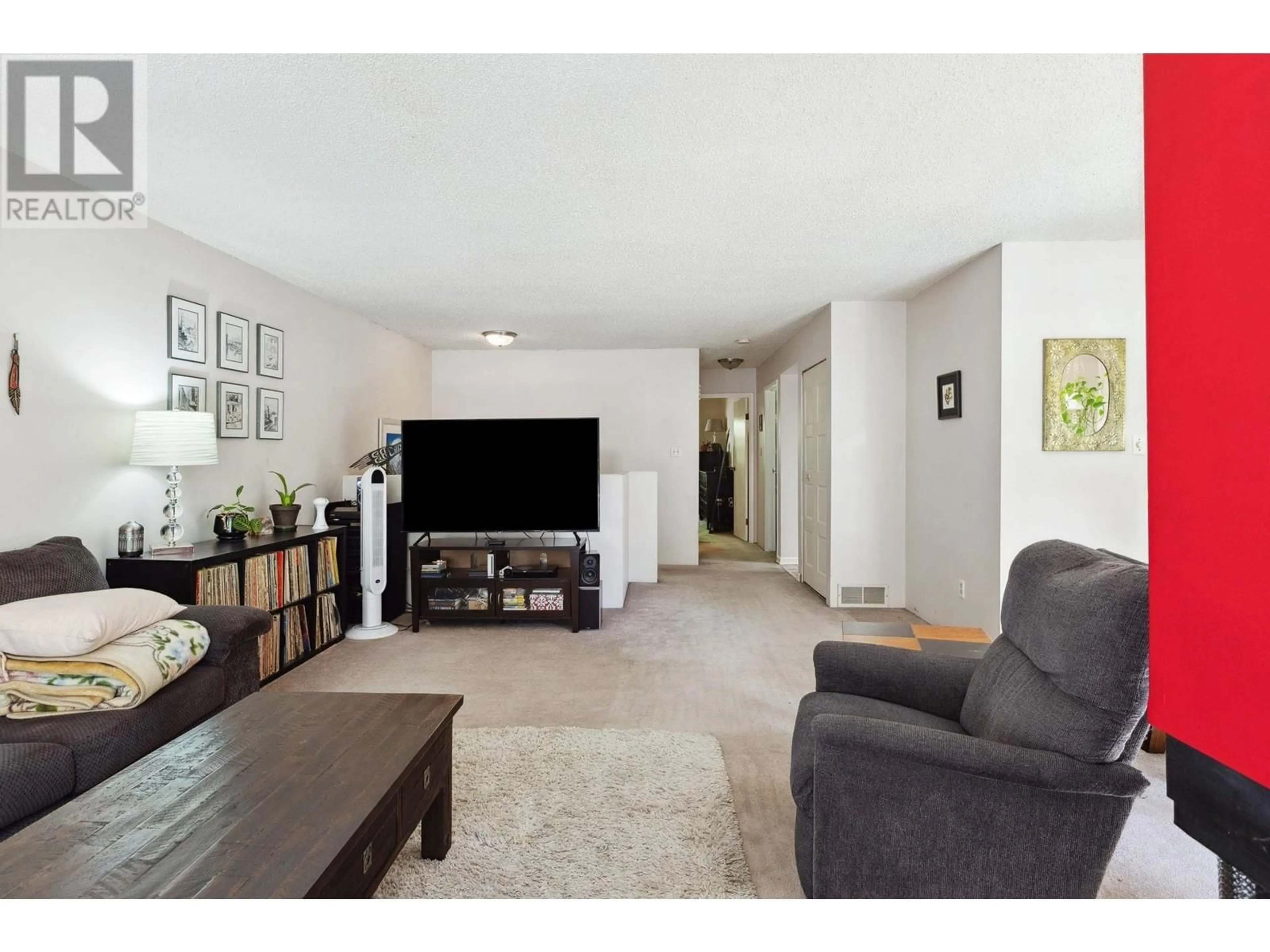 Living room, carpet floors for 3394 WILLIAM AVENUE, North Vancouver British Columbia V7K2Z6