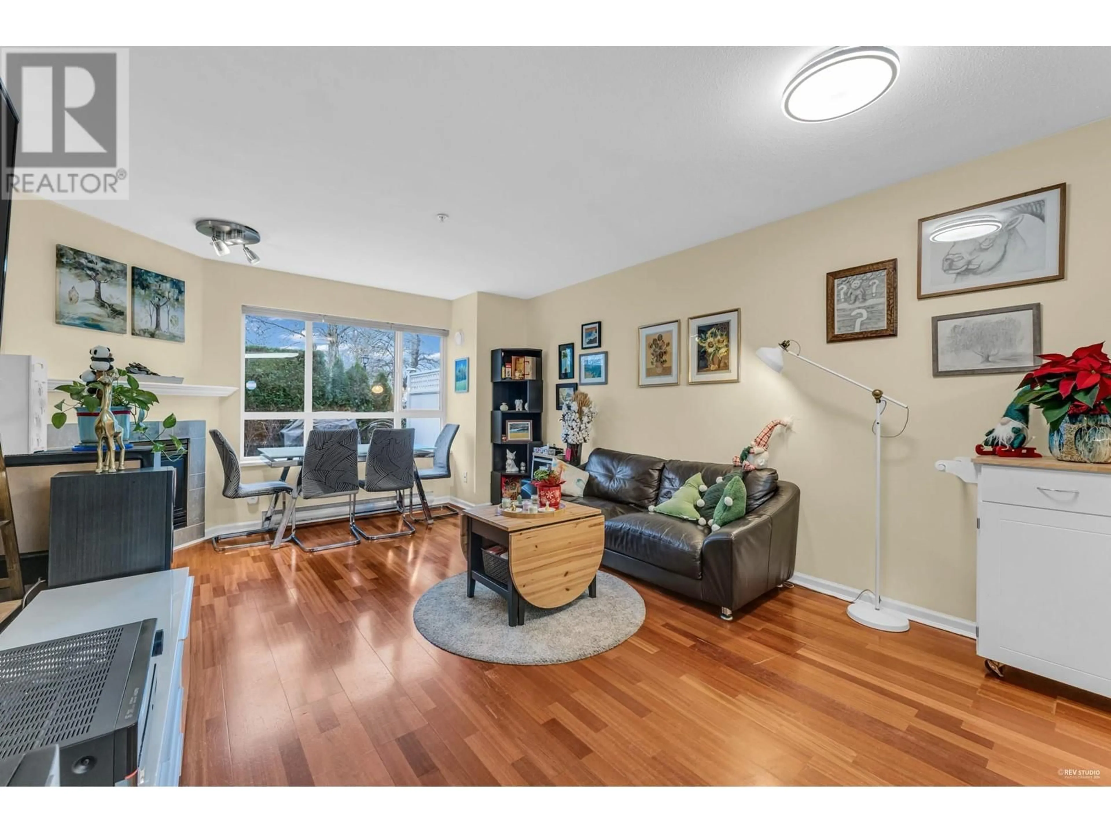 Living room, wood floors for 111 6588 SOUTHOAKS CRESCENT, Burnaby British Columbia V5E4K1