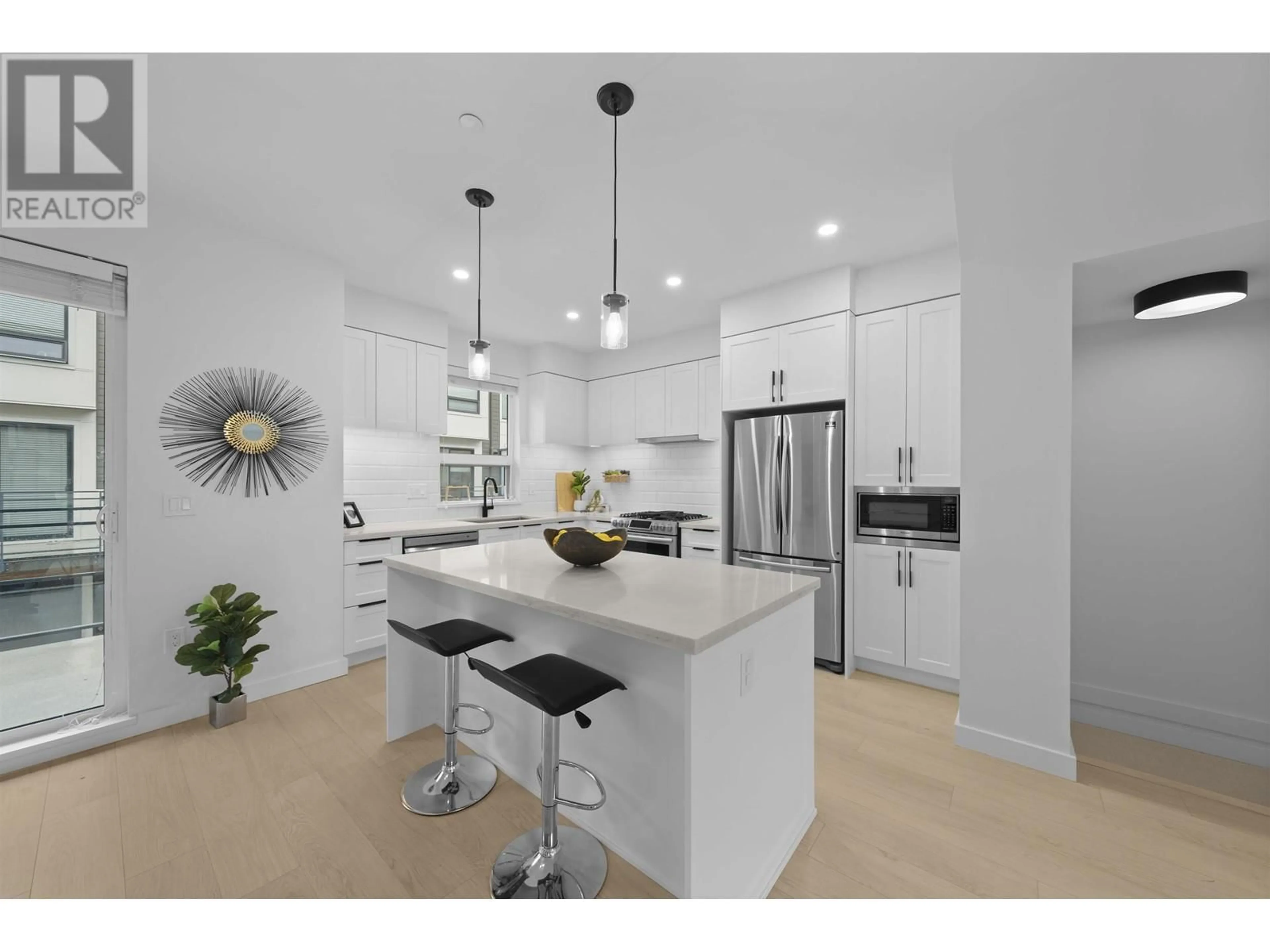 Open concept kitchen for 204 3021 ST GEORGE STREET, Port Moody British Columbia V3H0K3