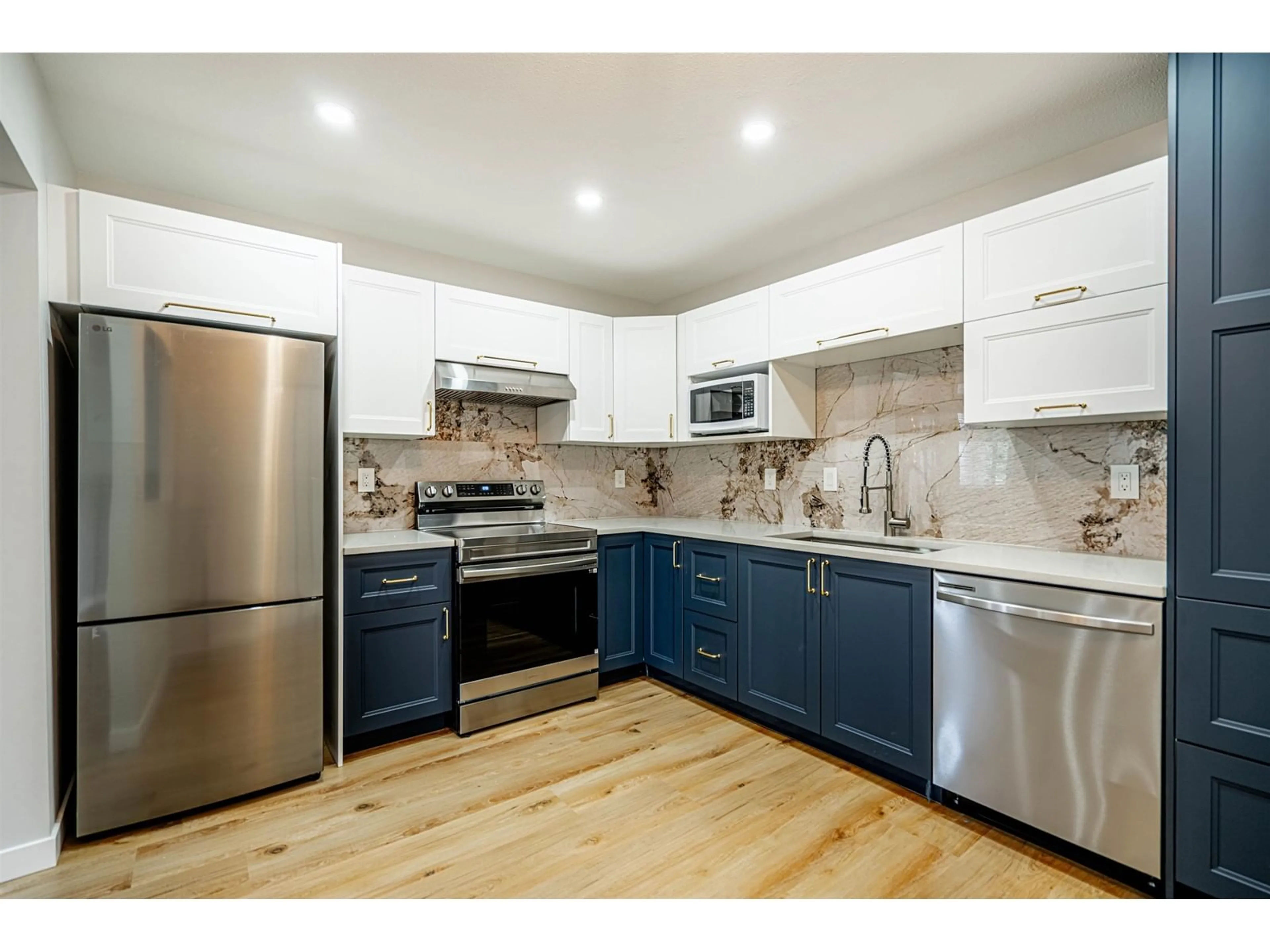 Open concept kitchen for 211 1450 MERKLIN STREET, White Rock British Columbia V4B4C3