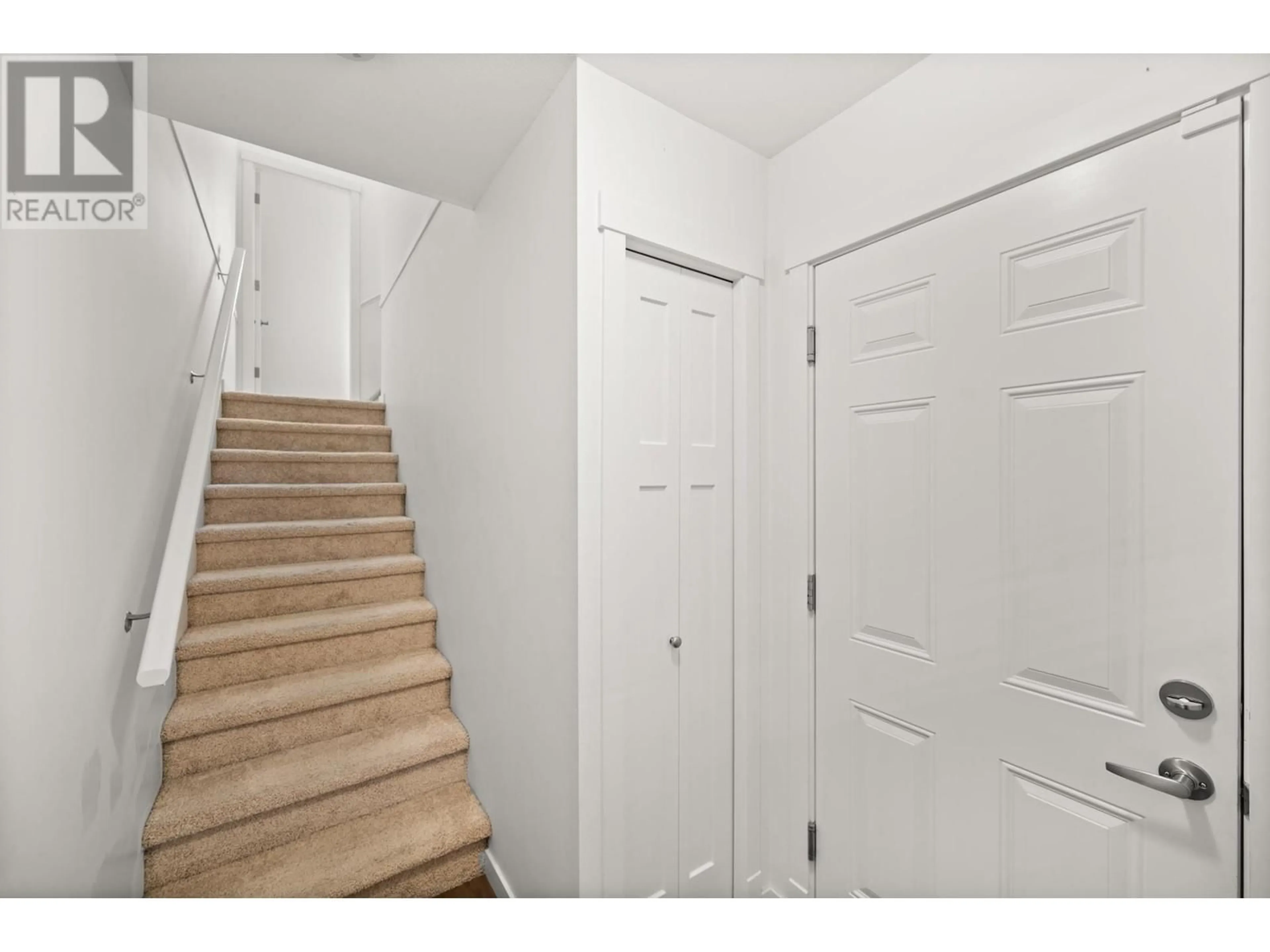 Indoor entryway, wood floors for 31 11272 240 STREET, Maple Ridge British Columbia V2W0J8