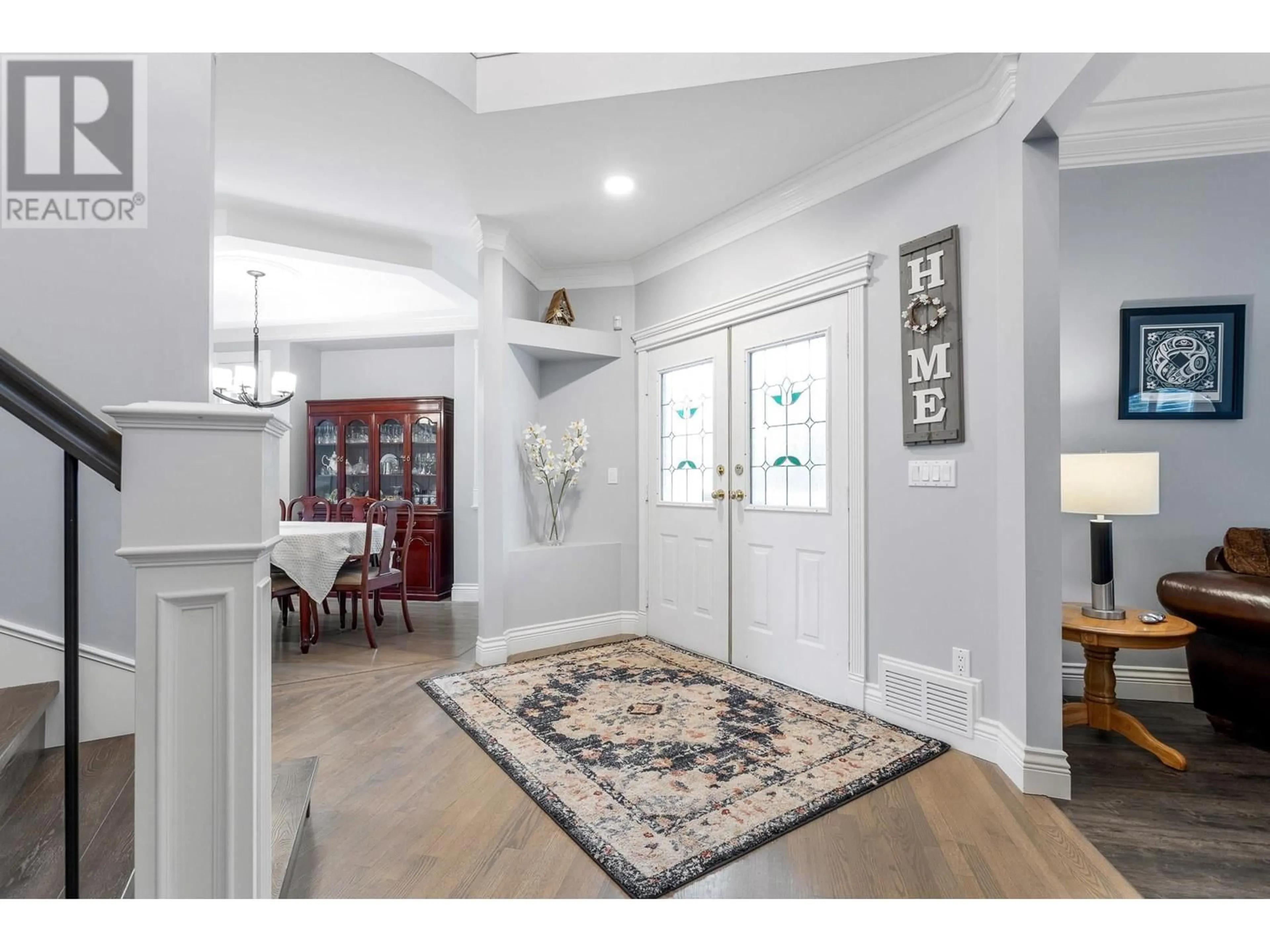 Indoor entryway, wood floors for 12550 206 STREET, Maple Ridge British Columbia V2X3M2