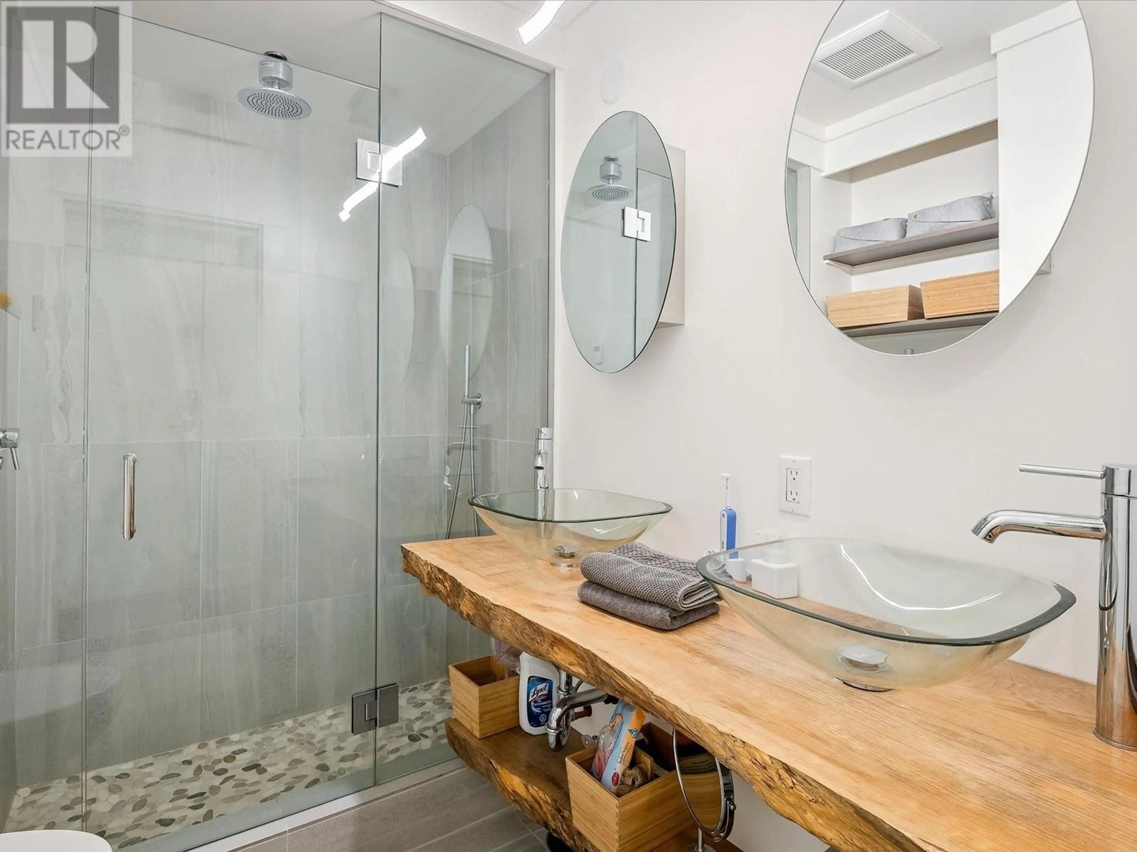 Contemporary bathroom, wood floors for 1 2130 SARAJEVO DRIVE, Whistler British Columbia V8E0B5