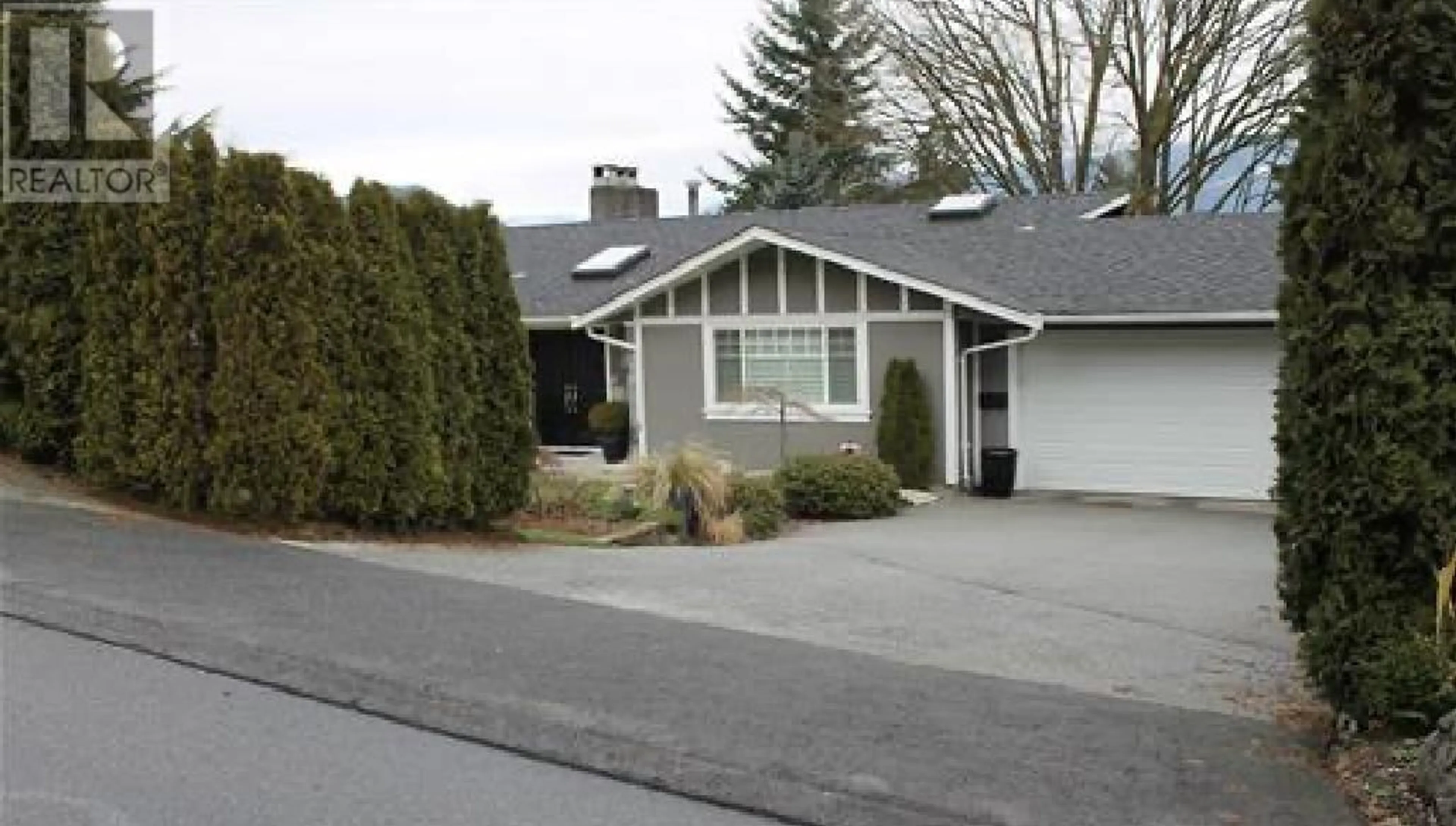 Home with vinyl exterior material, street for 850 RANCH PARK WAY, Coquitlam British Columbia V3C2H3