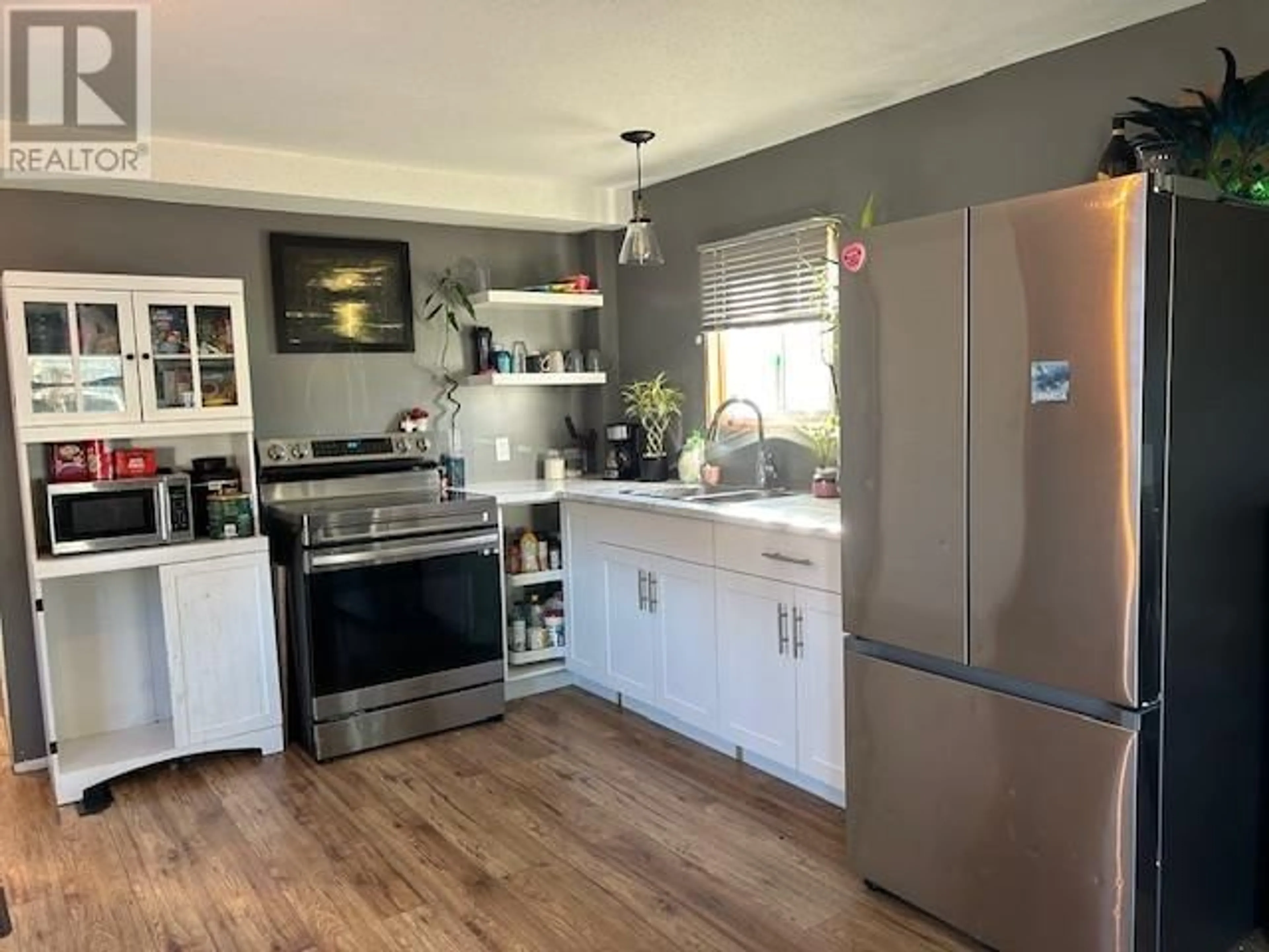 Open concept kitchen for 103 6100 DAKELH TI, Prince George British Columbia V2N4R1