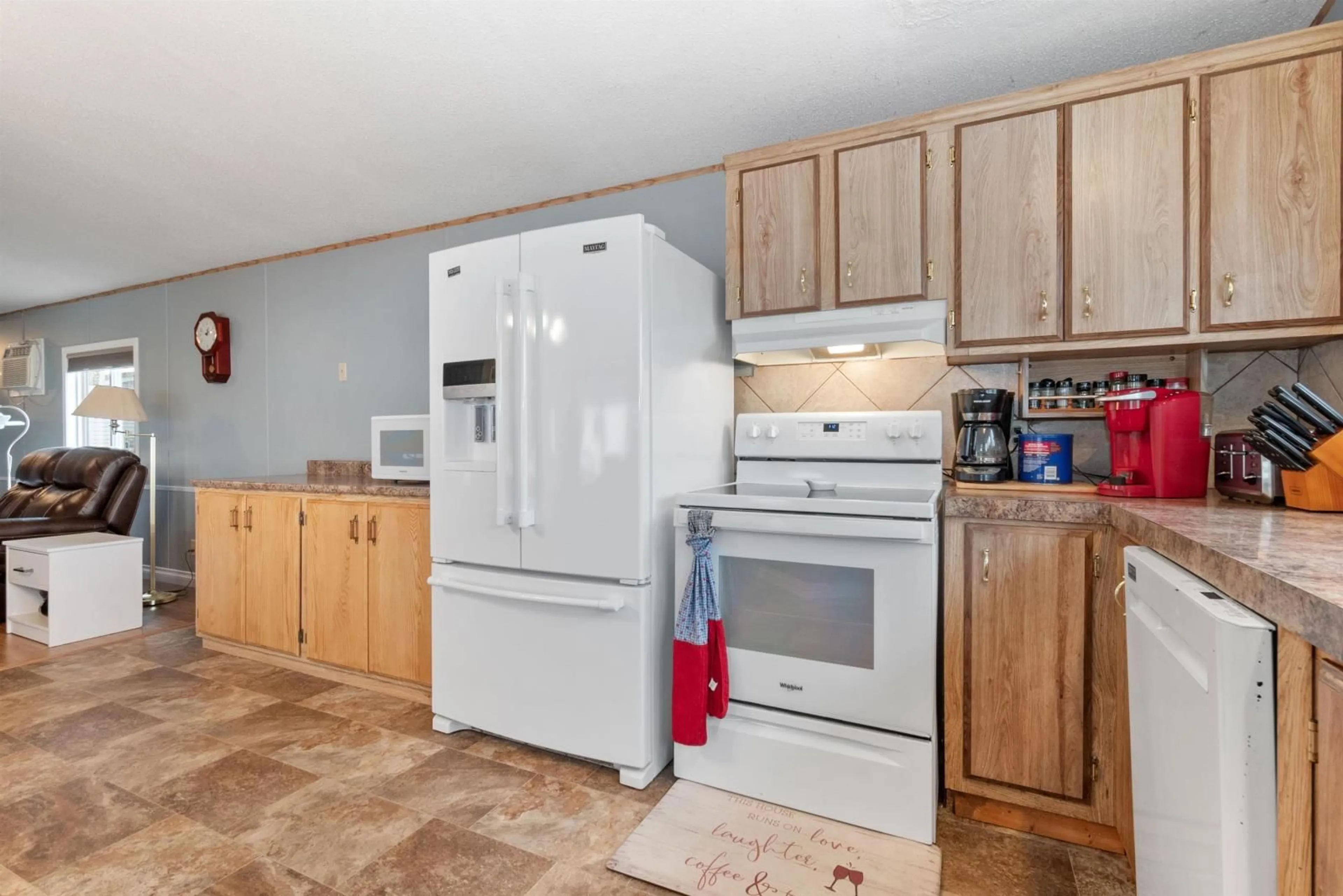 Standard kitchen, wood floors, cottage for 28 9055 ASHWELL ROAD, Chilliwack British Columbia V2P7S6