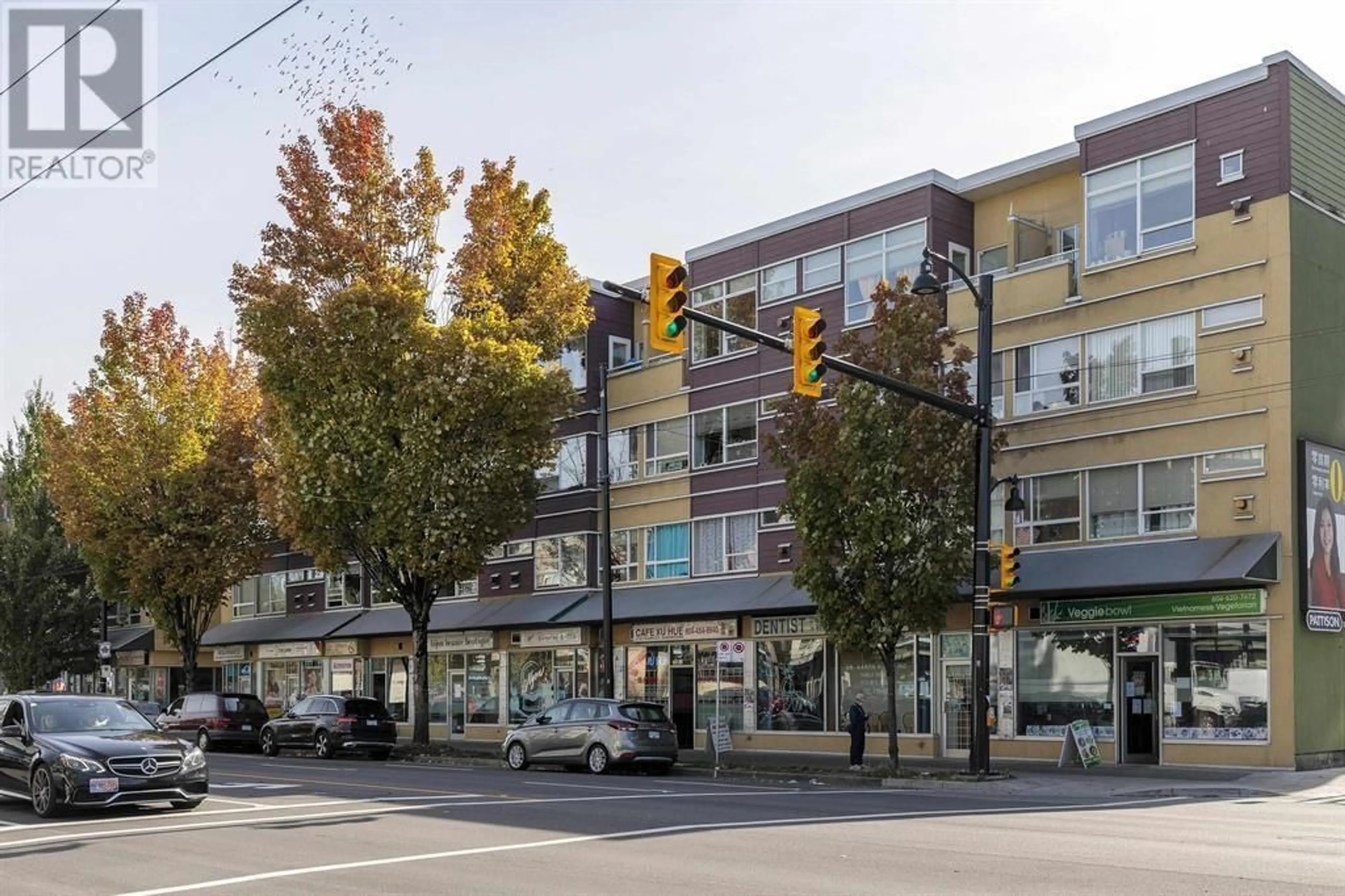 A pic from exterior of the house or condo, the street view for 305 2238 KINGSWAY, Vancouver British Columbia V5N2T7