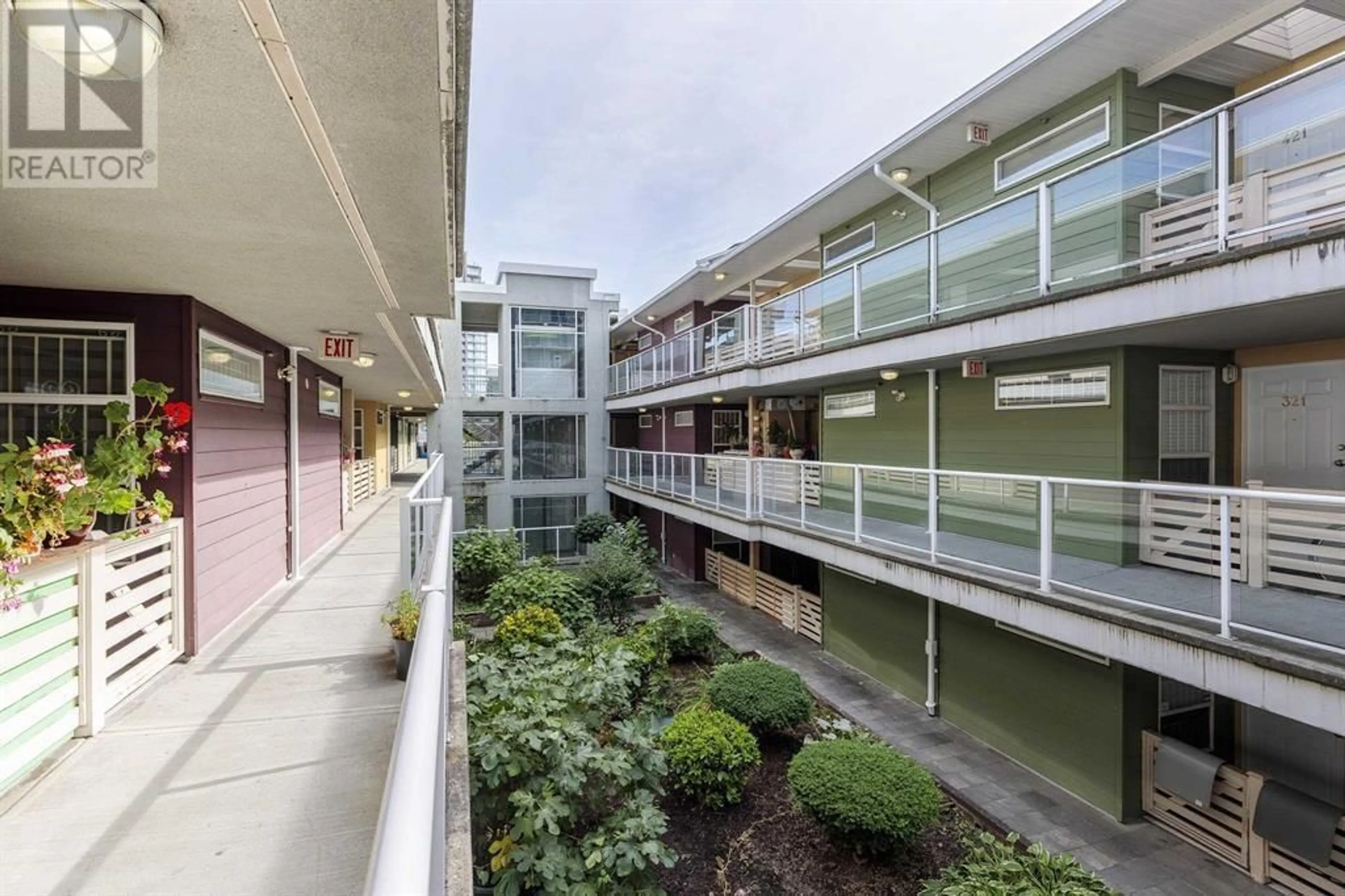 Patio, the front or back of building for 305 2238 KINGSWAY, Vancouver British Columbia V5N2T7