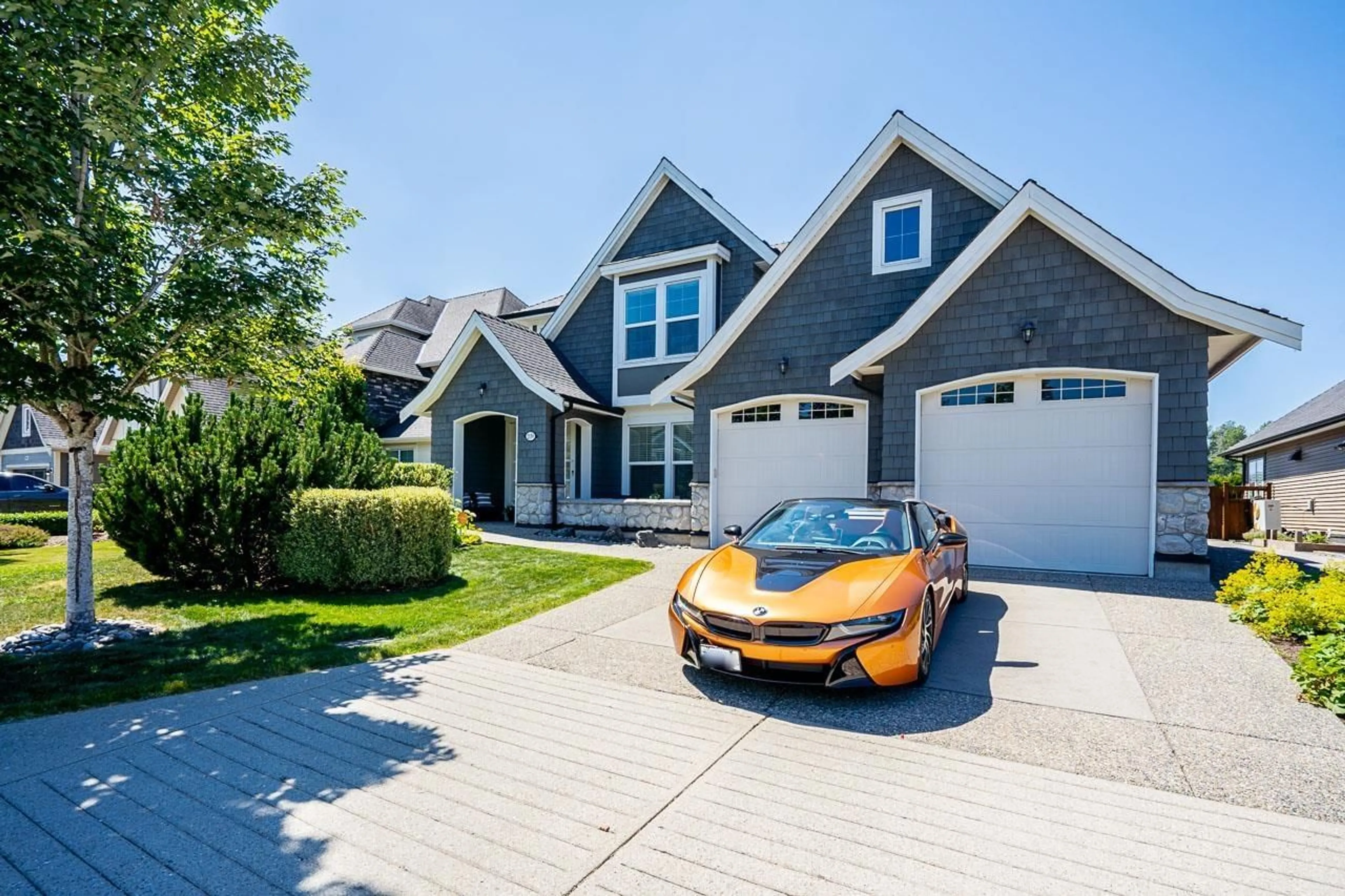 Frontside or backside of a home, the street view for 2139 RIESLING DRIVE, Abbotsford British Columbia V4X0A6