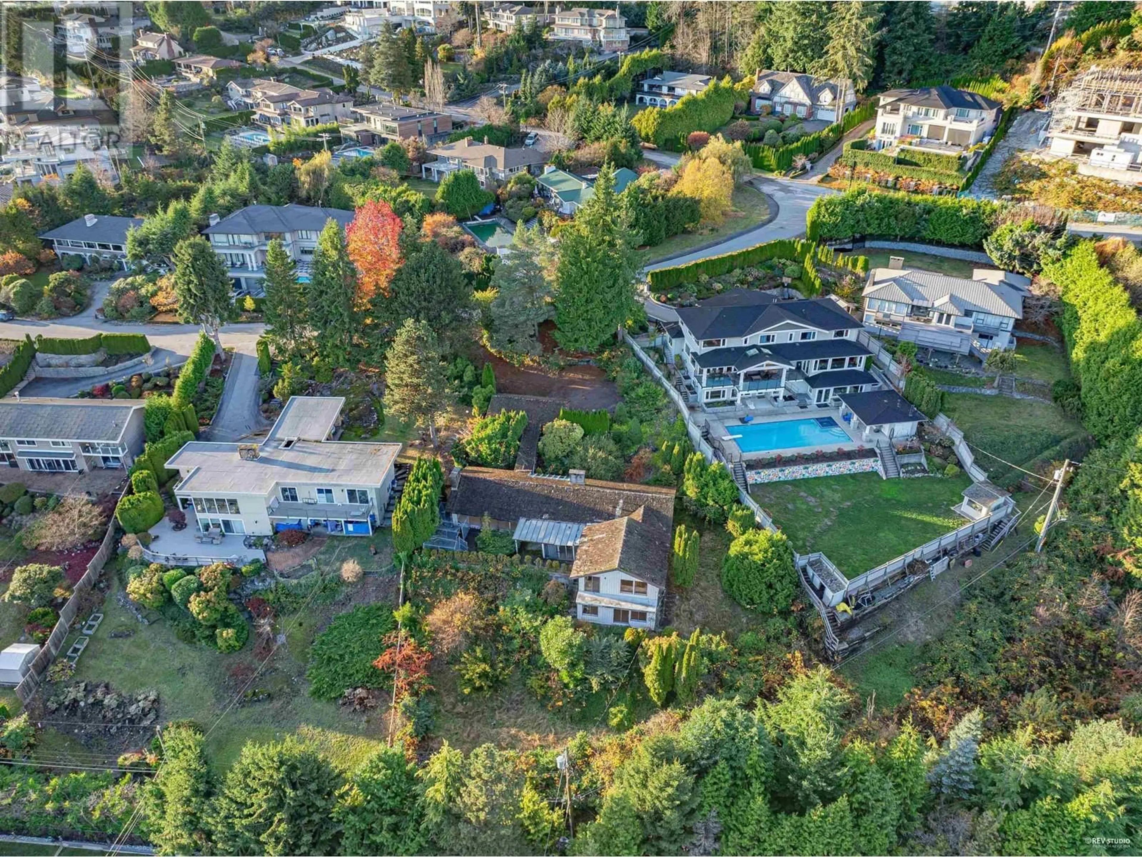 A pic from outside/outdoor area/front of a property/back of a property/a pic from drone, mountain view for 1094 HILLSIDE ROAD, West Vancouver British Columbia V7S2E9