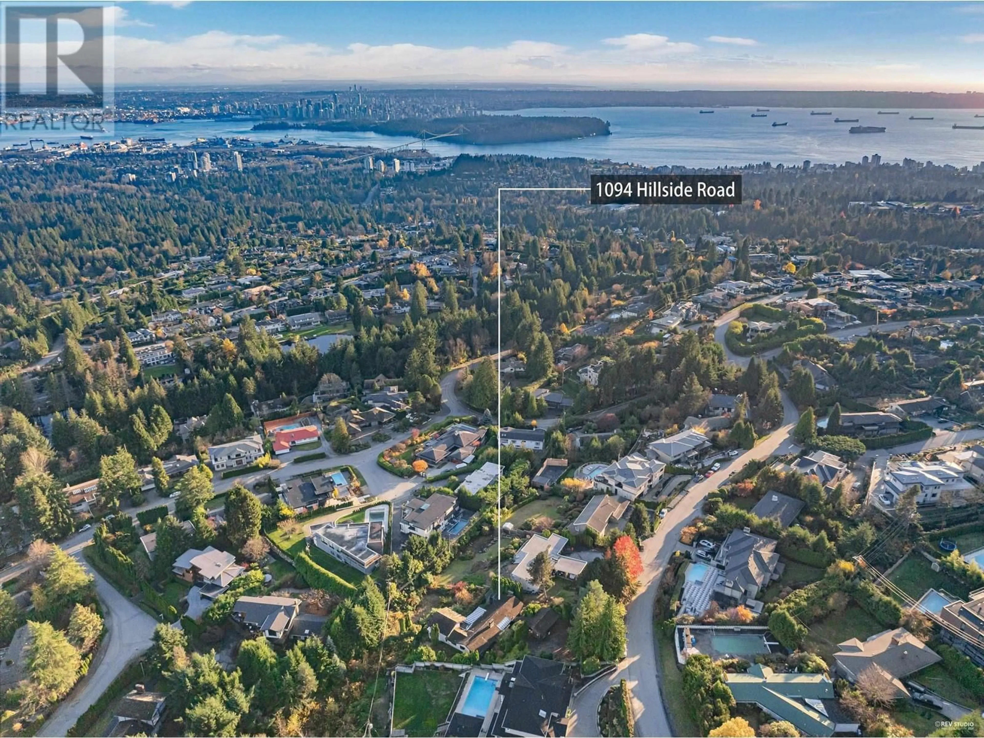 A pic from outside/outdoor area/front of a property/back of a property/a pic from drone, water/lake/river/ocean view for 1094 HILLSIDE ROAD, West Vancouver British Columbia V7S2E9